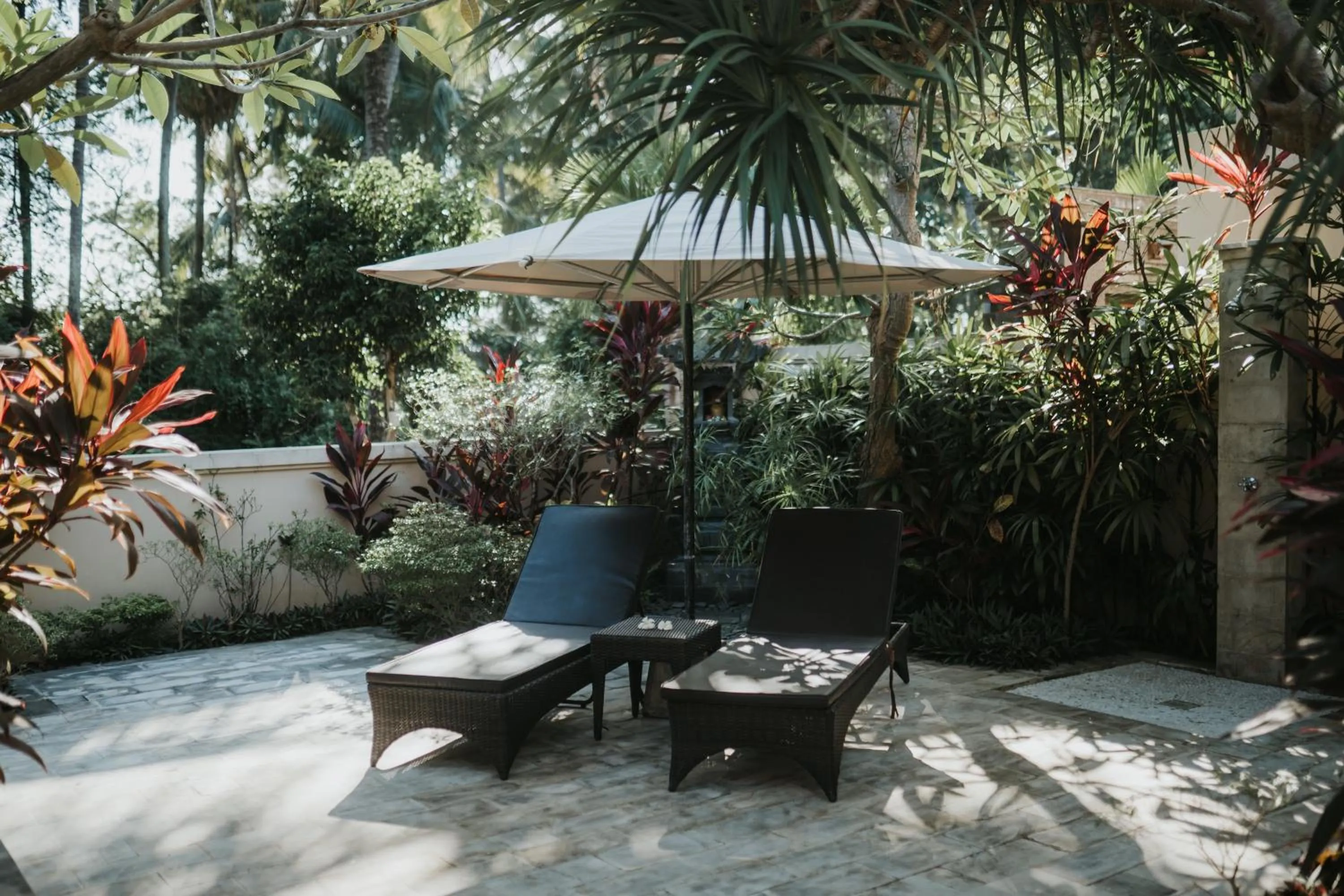 sunbed in ALOKA BAHARI Villas