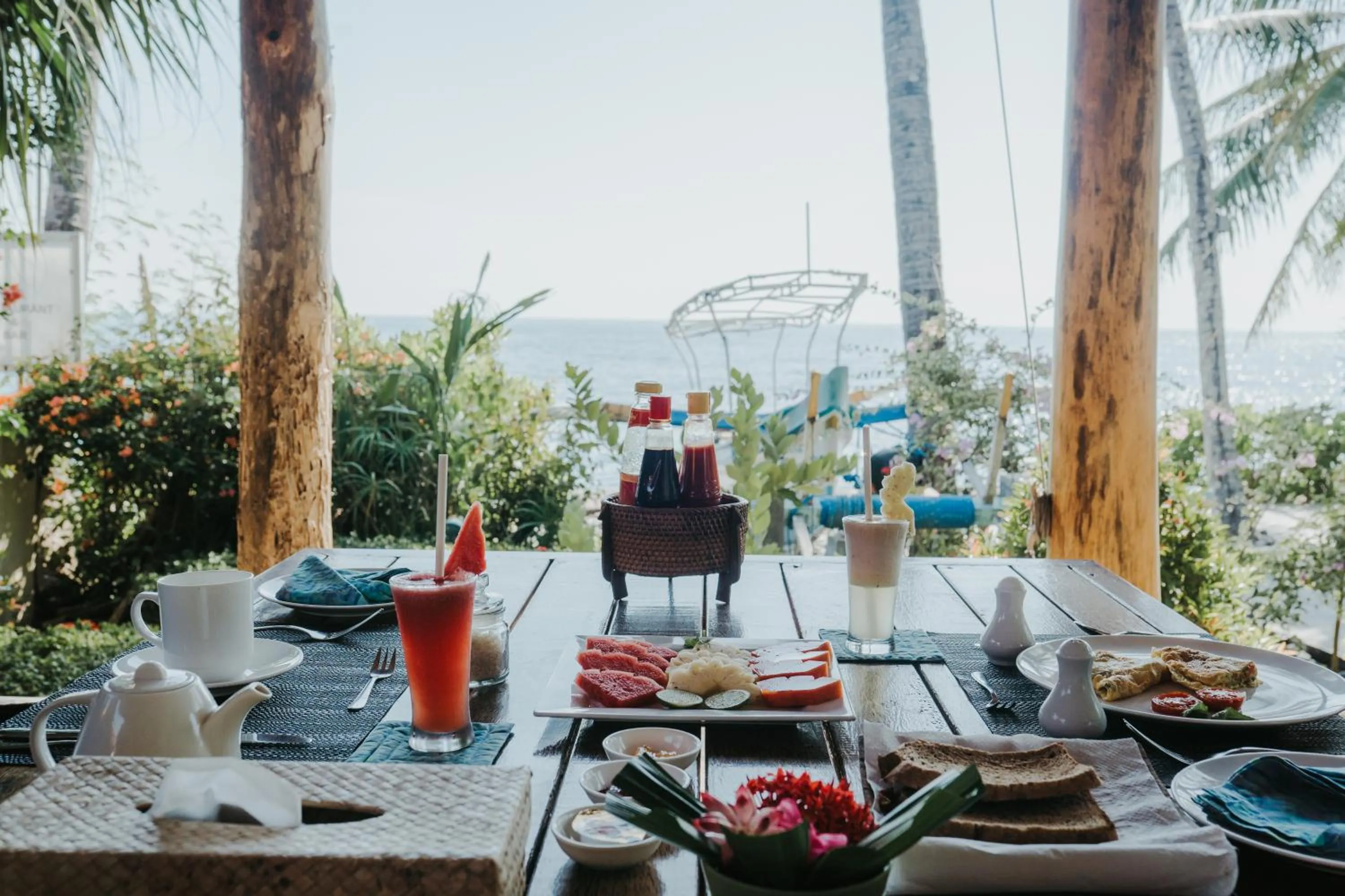 Food and drinks in ALOKA BAHARI Villas