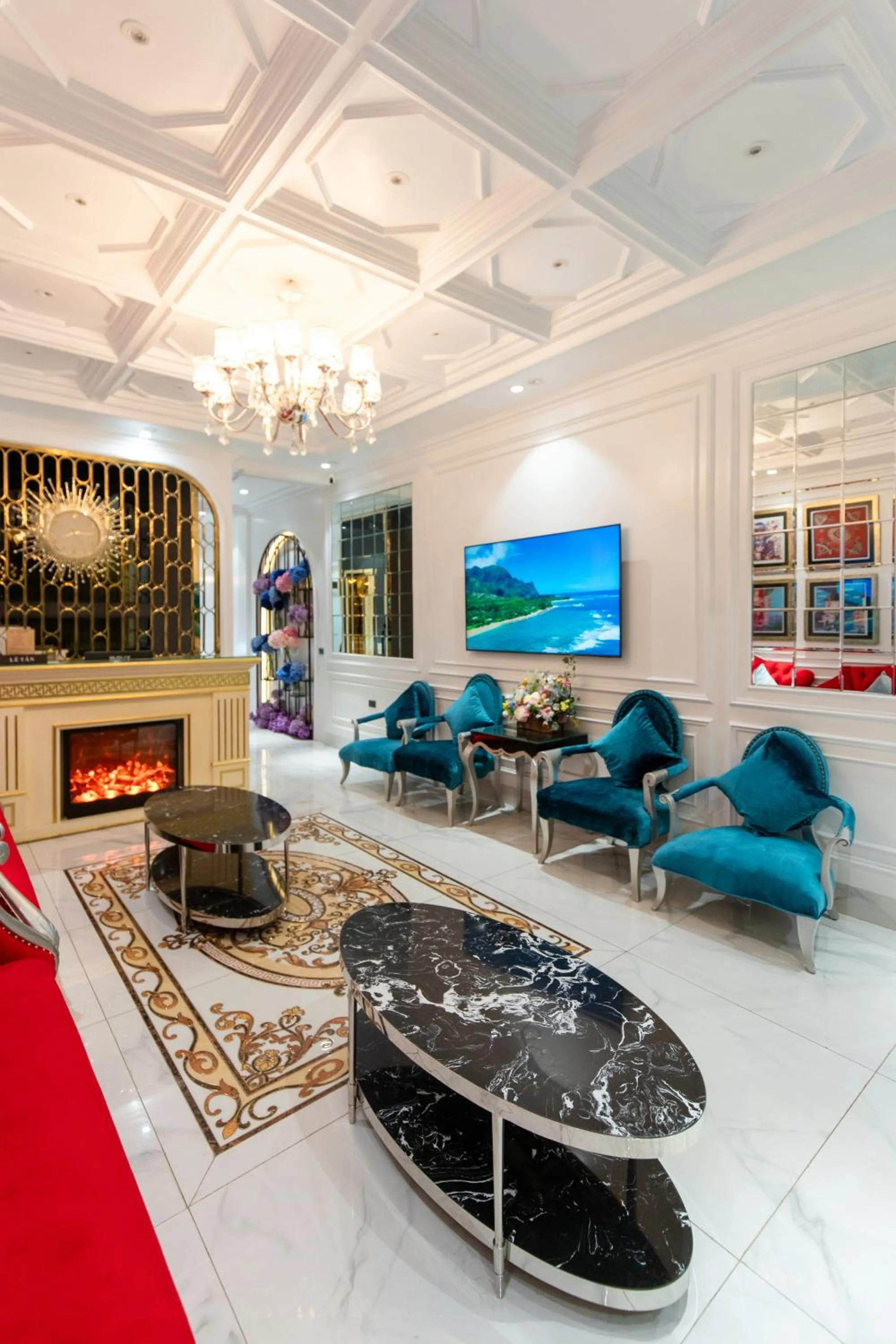 Communal lounge/ TV room in Diamond Hotel Sapa