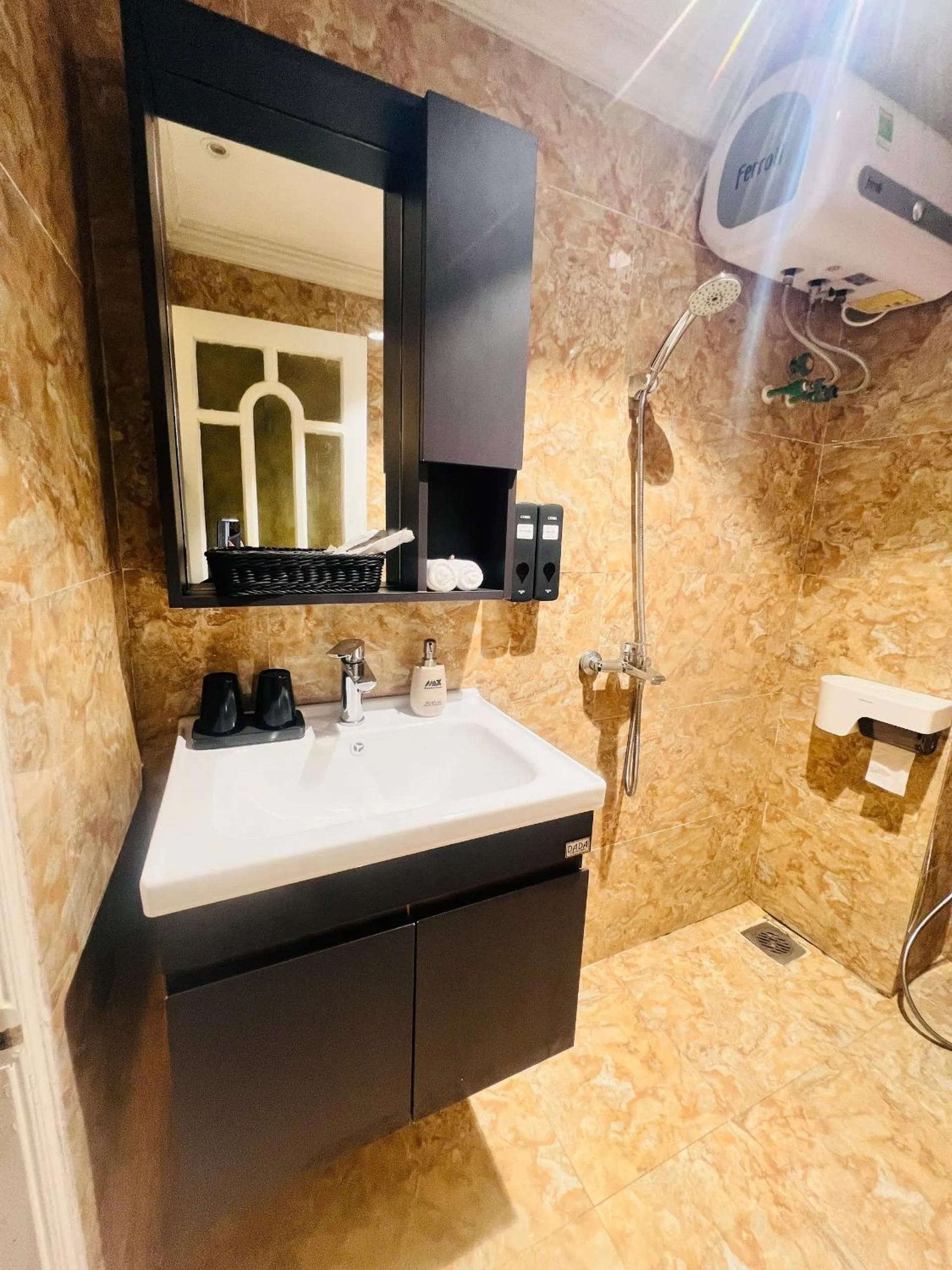 Shower in Diamond Hotel Sapa