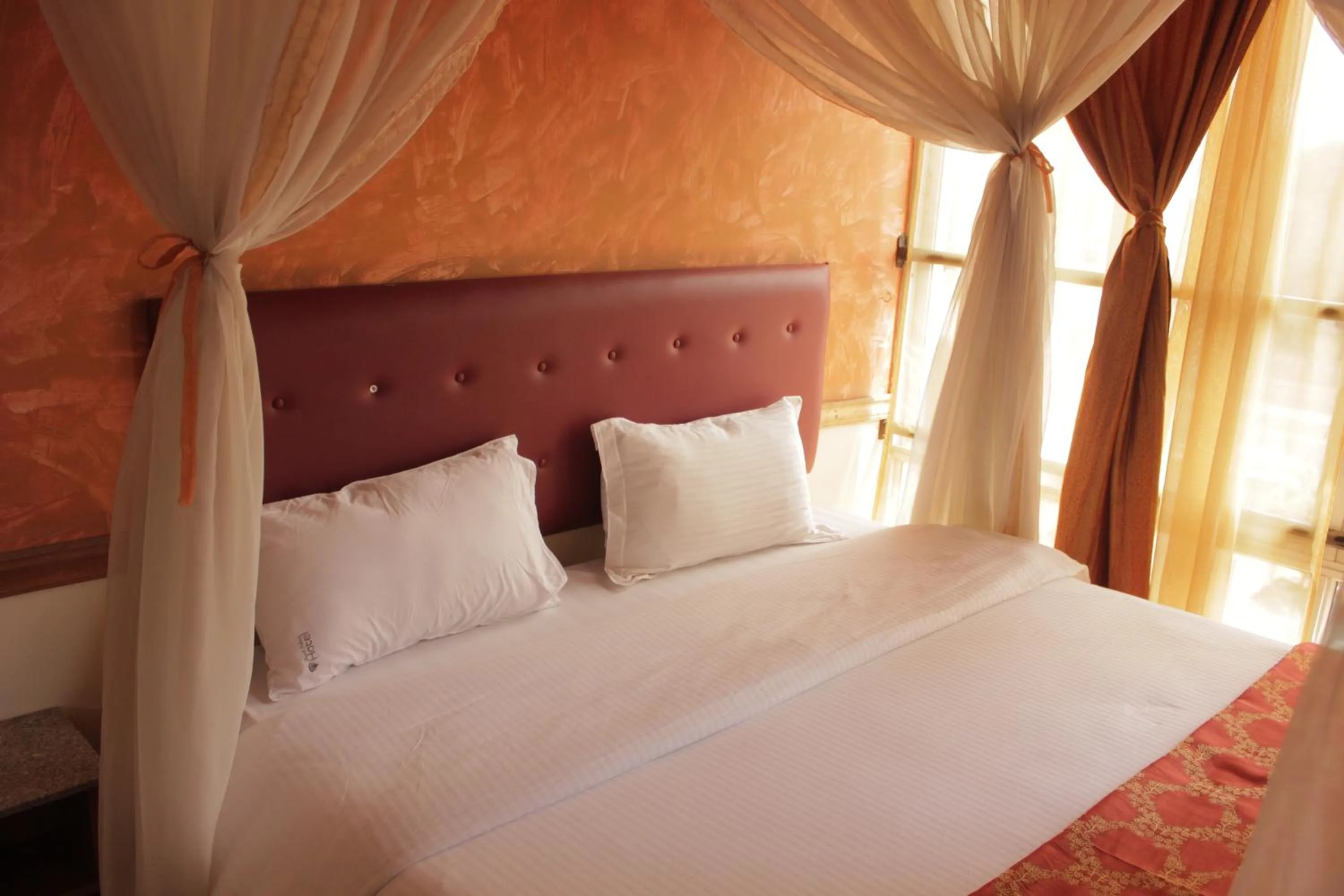 Bedroom, Bed in Pearl Palace Hotel