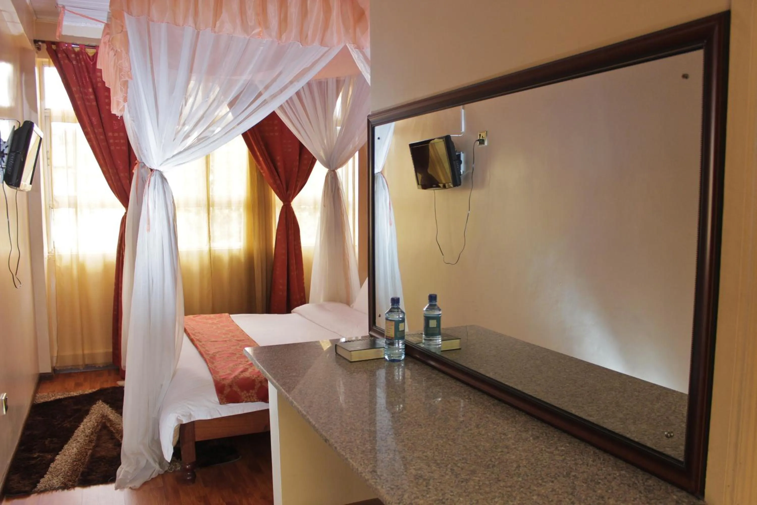 Bedroom, Bed in Pearl Palace Hotel