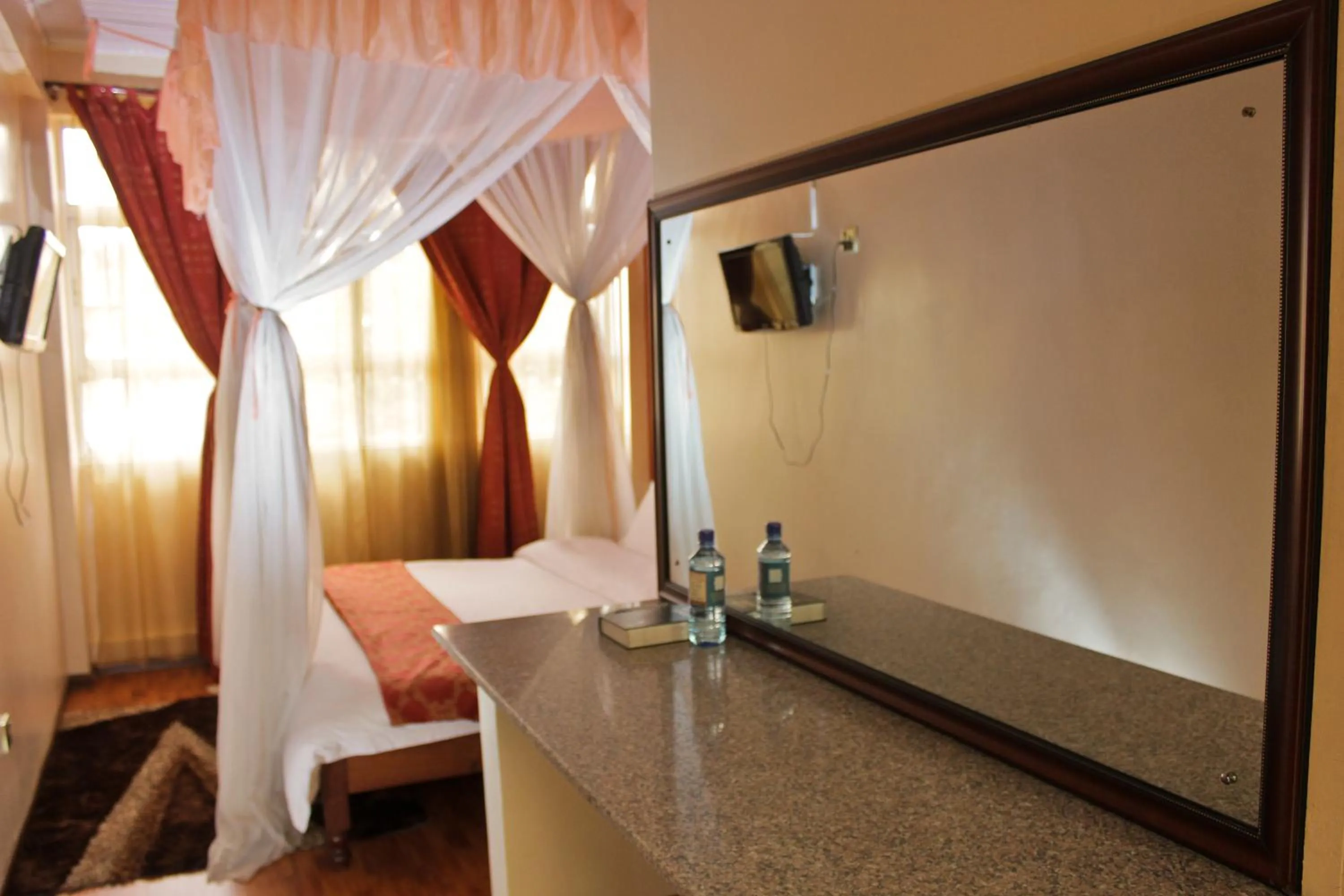 Bedroom, Bed in Pearl Palace Hotel