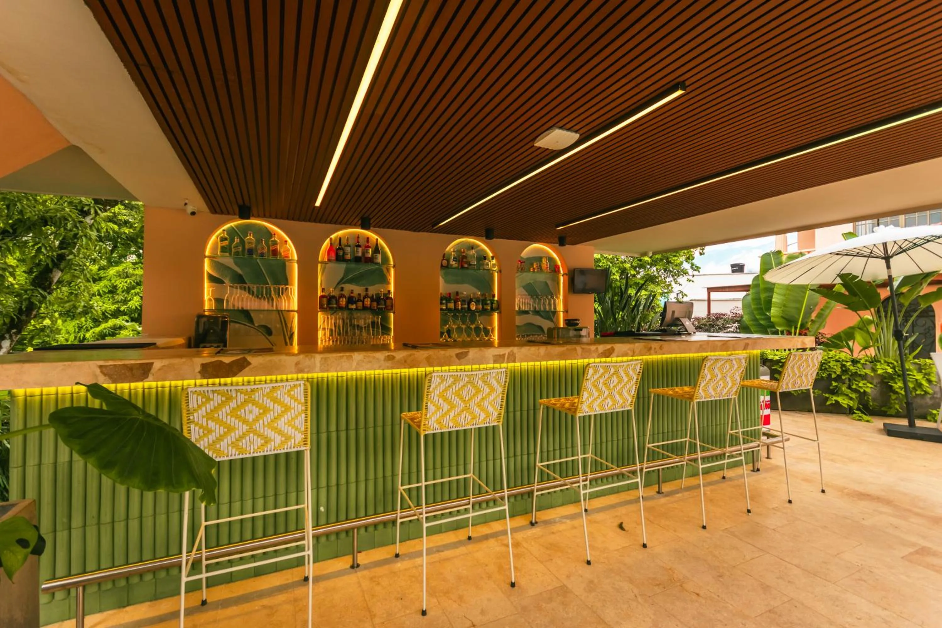 Lounge or bar in Del Trópico Hotel By GyC Hotels