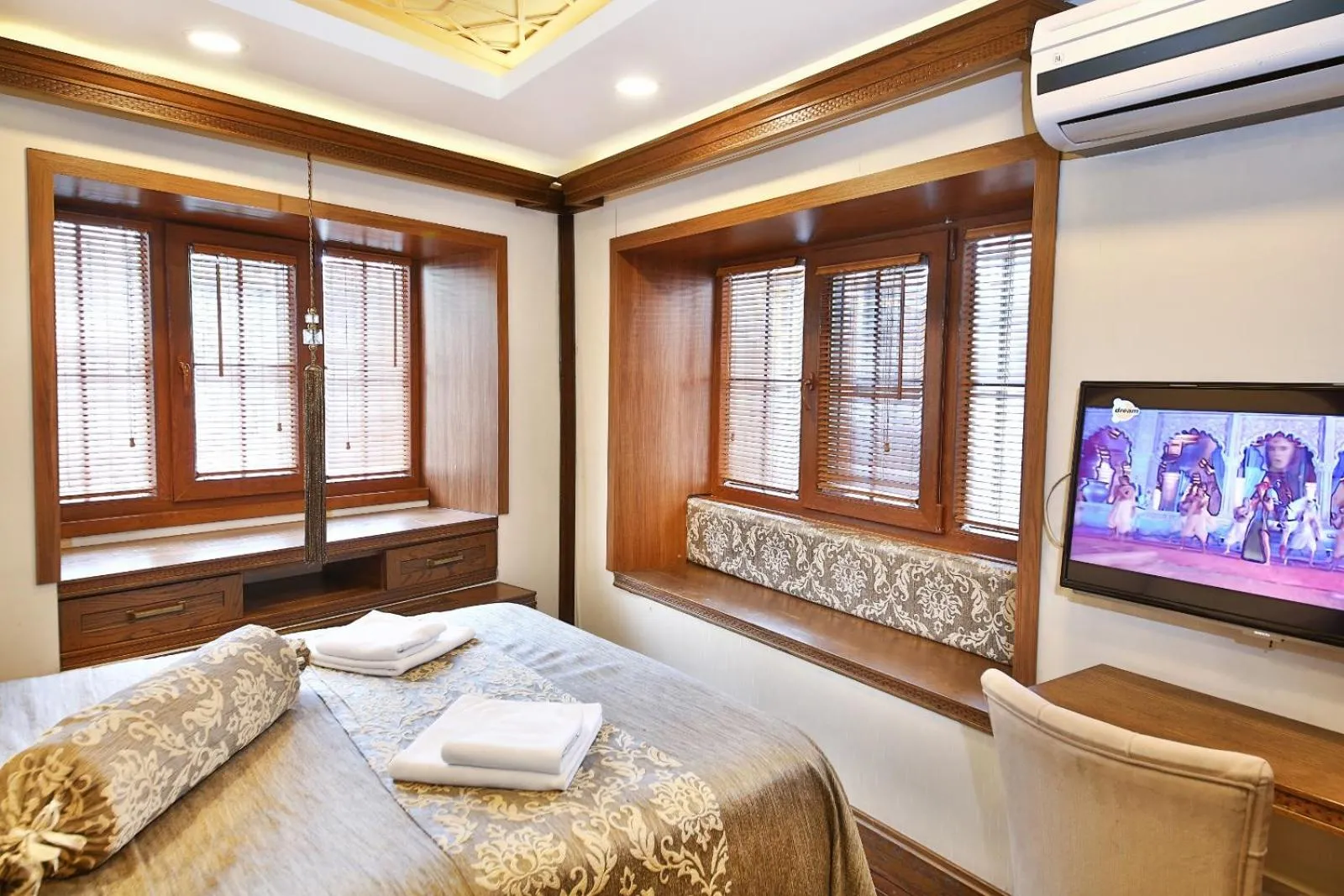 TV and multimedia, Bed in Kumluk Konak Hotel