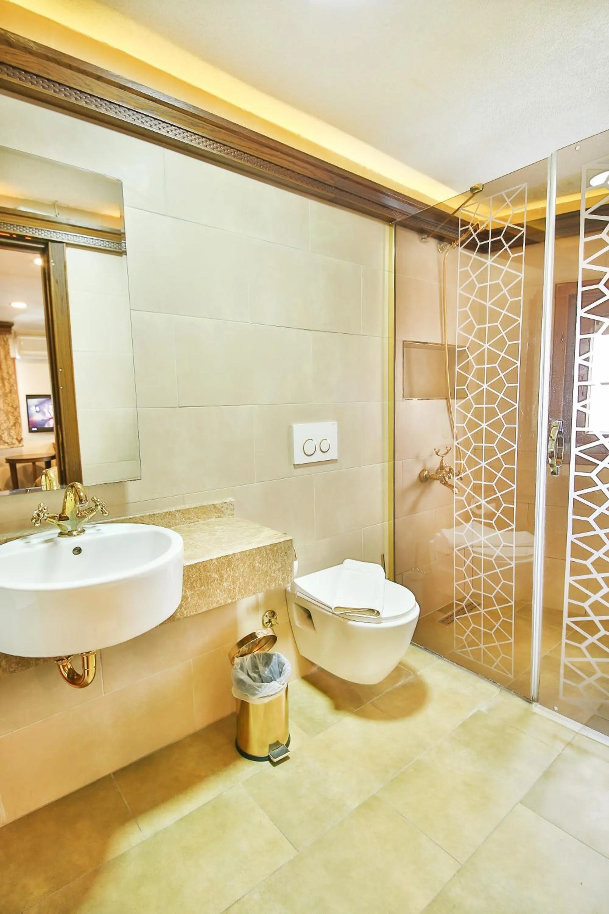 Shower in Kumluk Konak Hotel