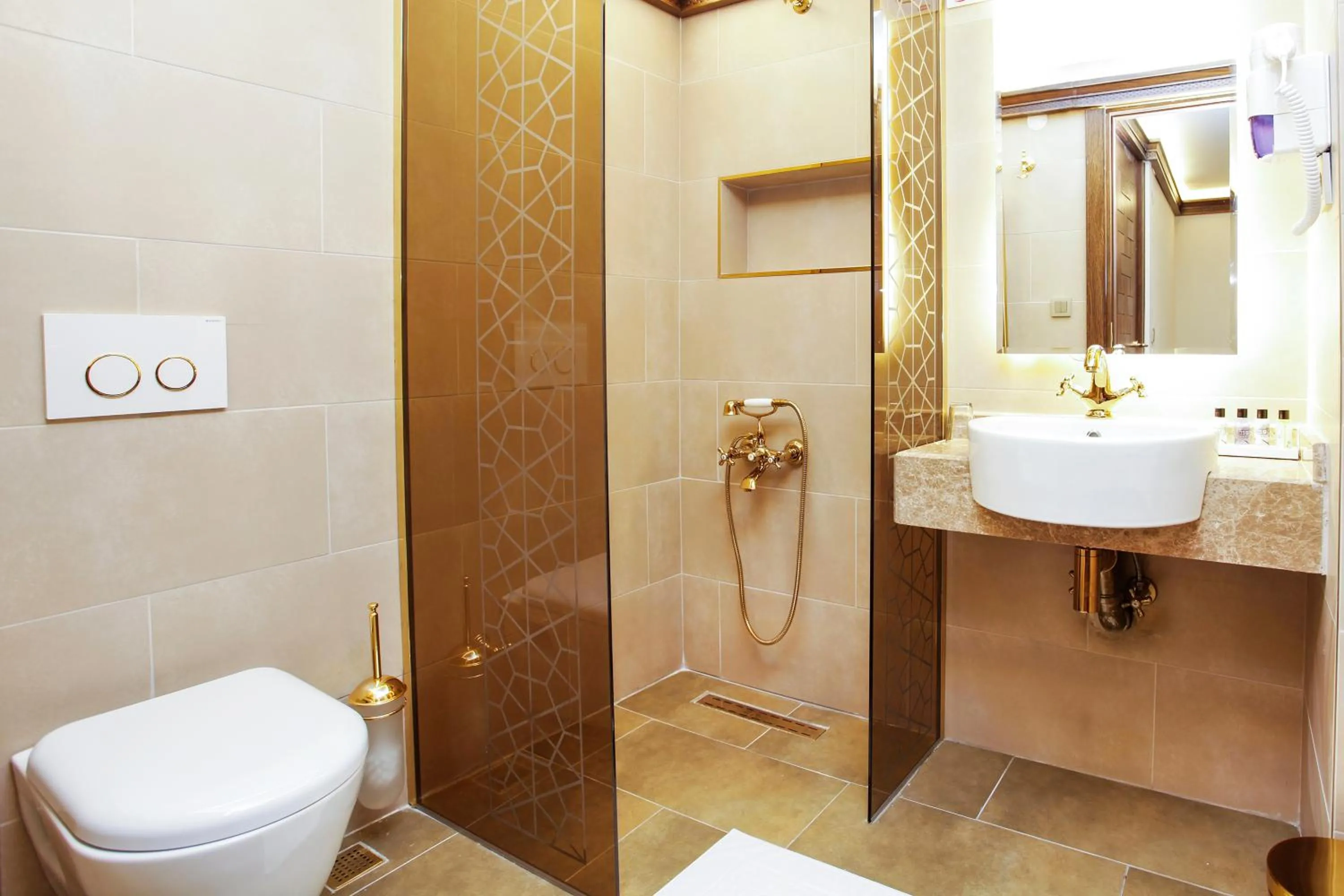 Shower in Kumluk Konak Hotel