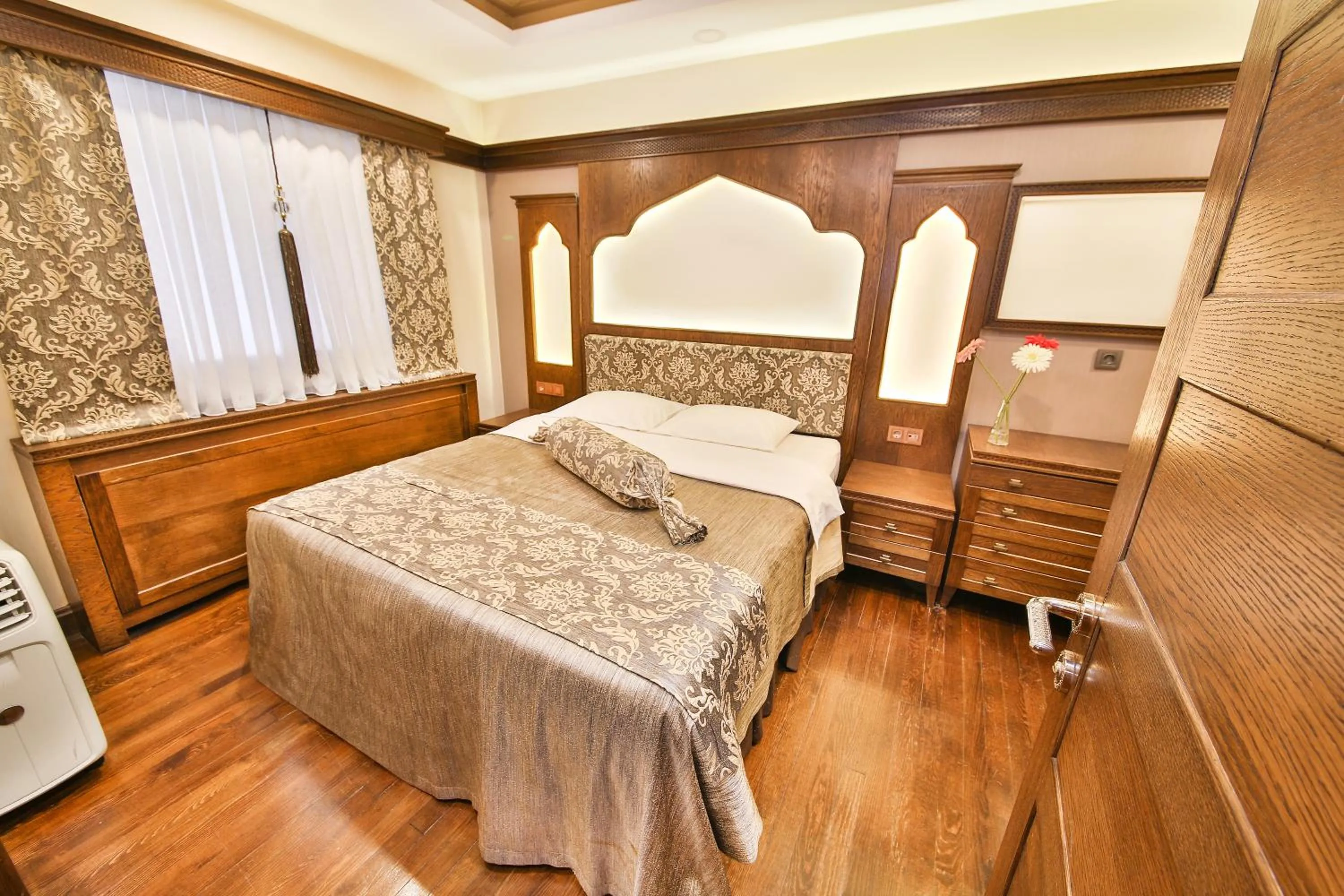Bedroom, Bed in Kumluk Konak Hotel