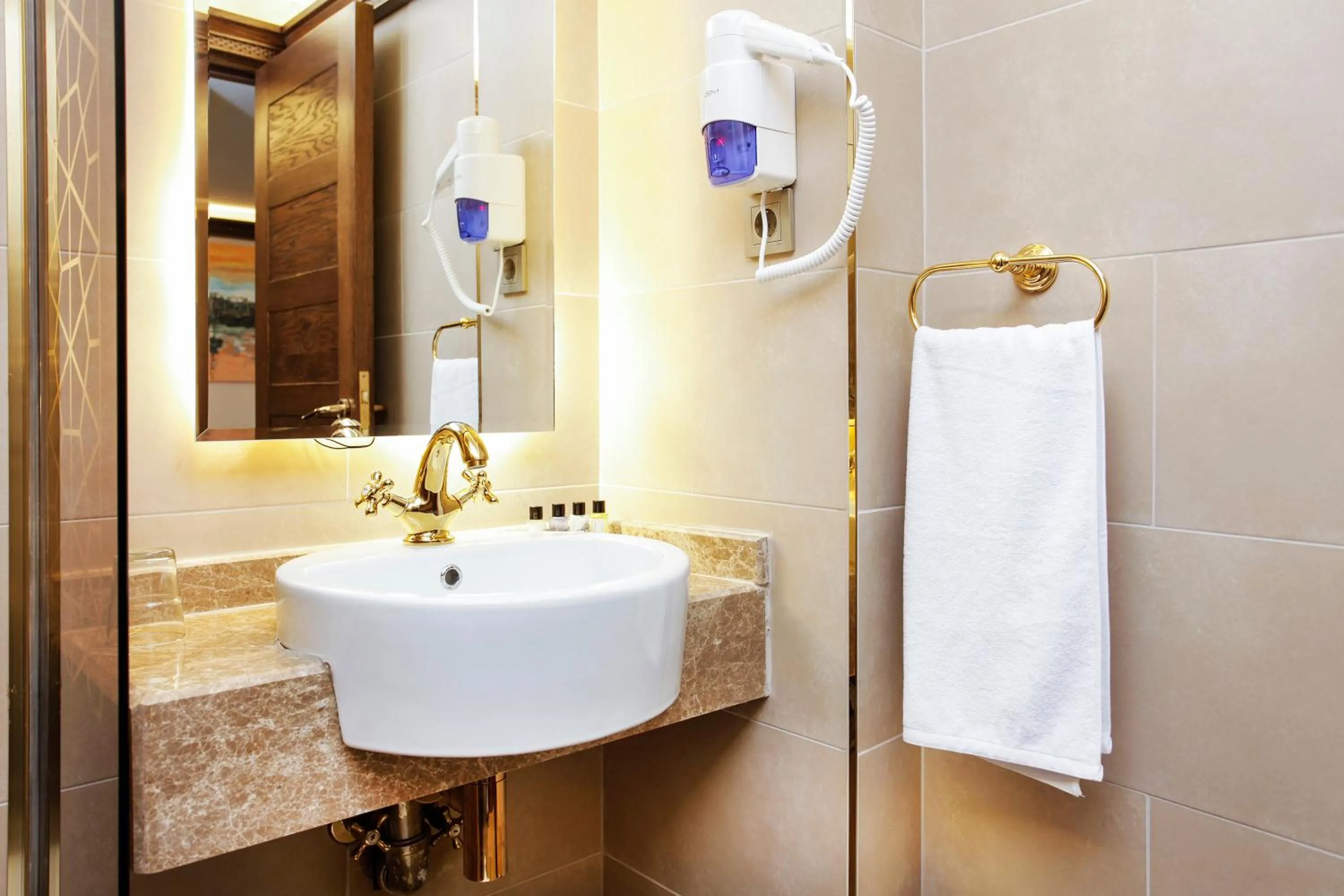 Bathroom in Kumluk Konak Hotel