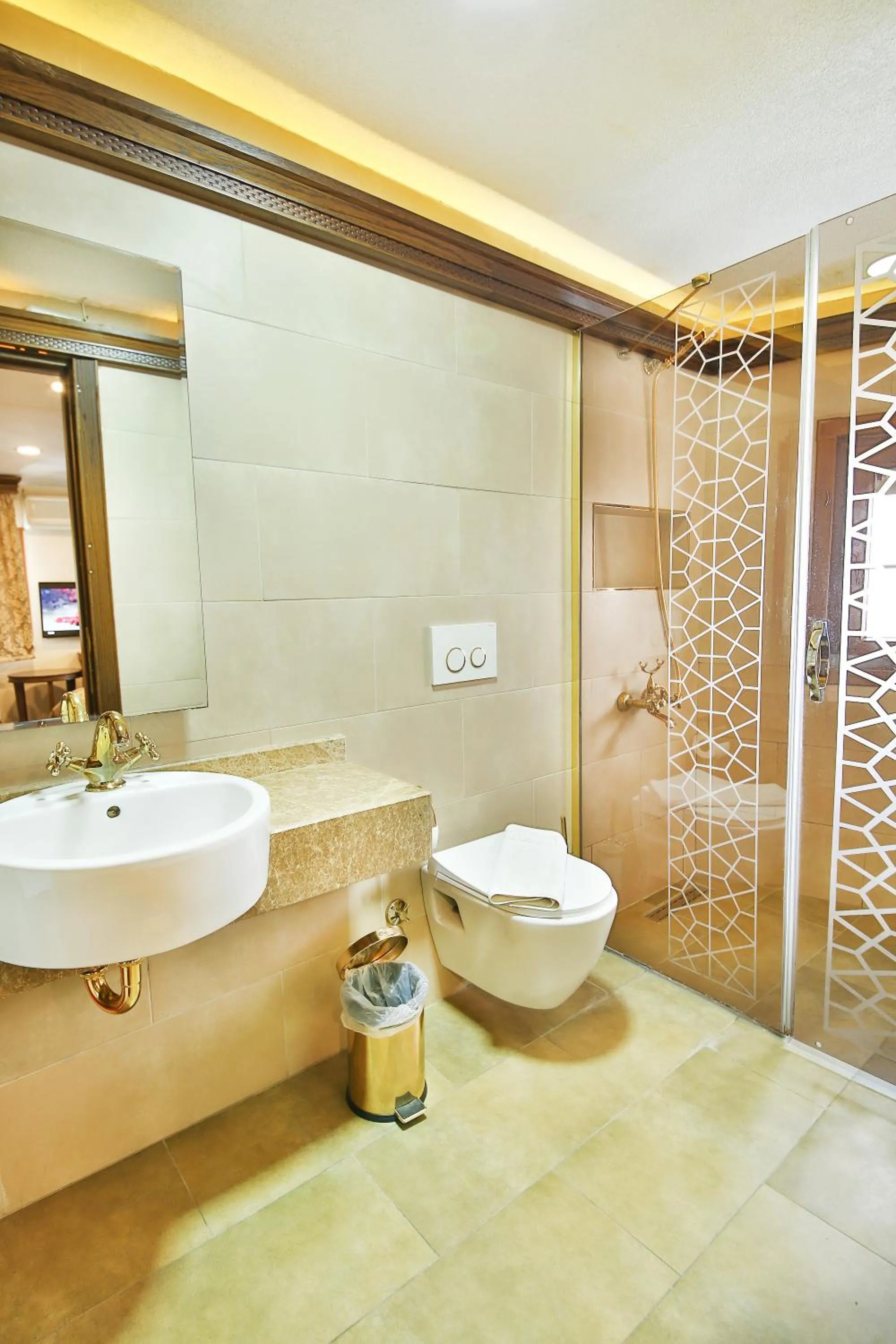 Shower in Kumluk Konak Hotel