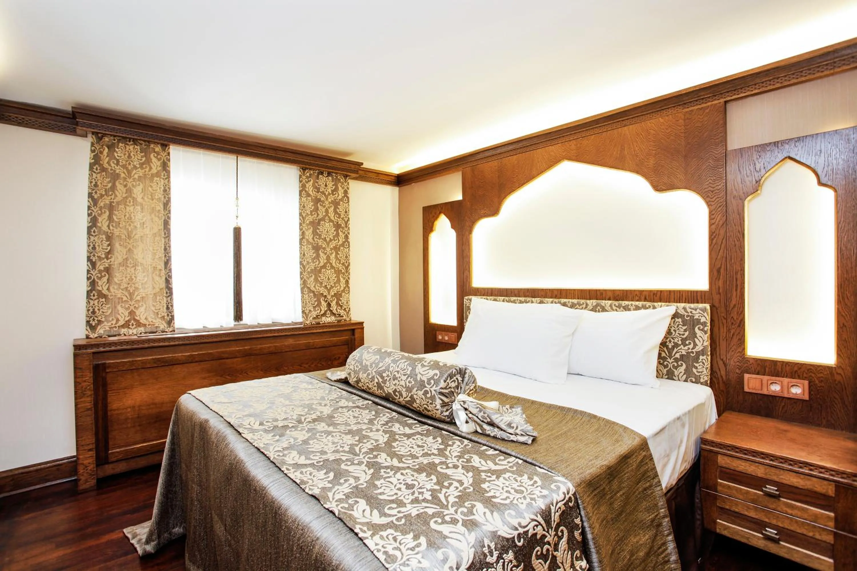 Photo of the whole room, Bed in Kumluk Konak Hotel