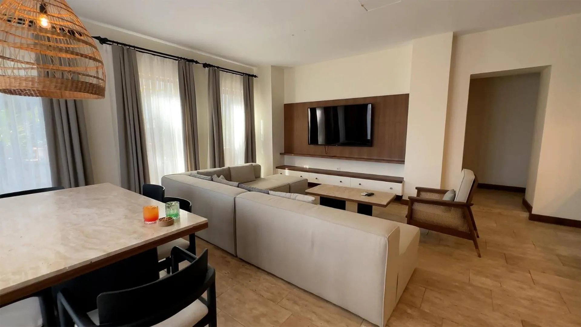 Communal lounge/ TV room in İskelem Otel