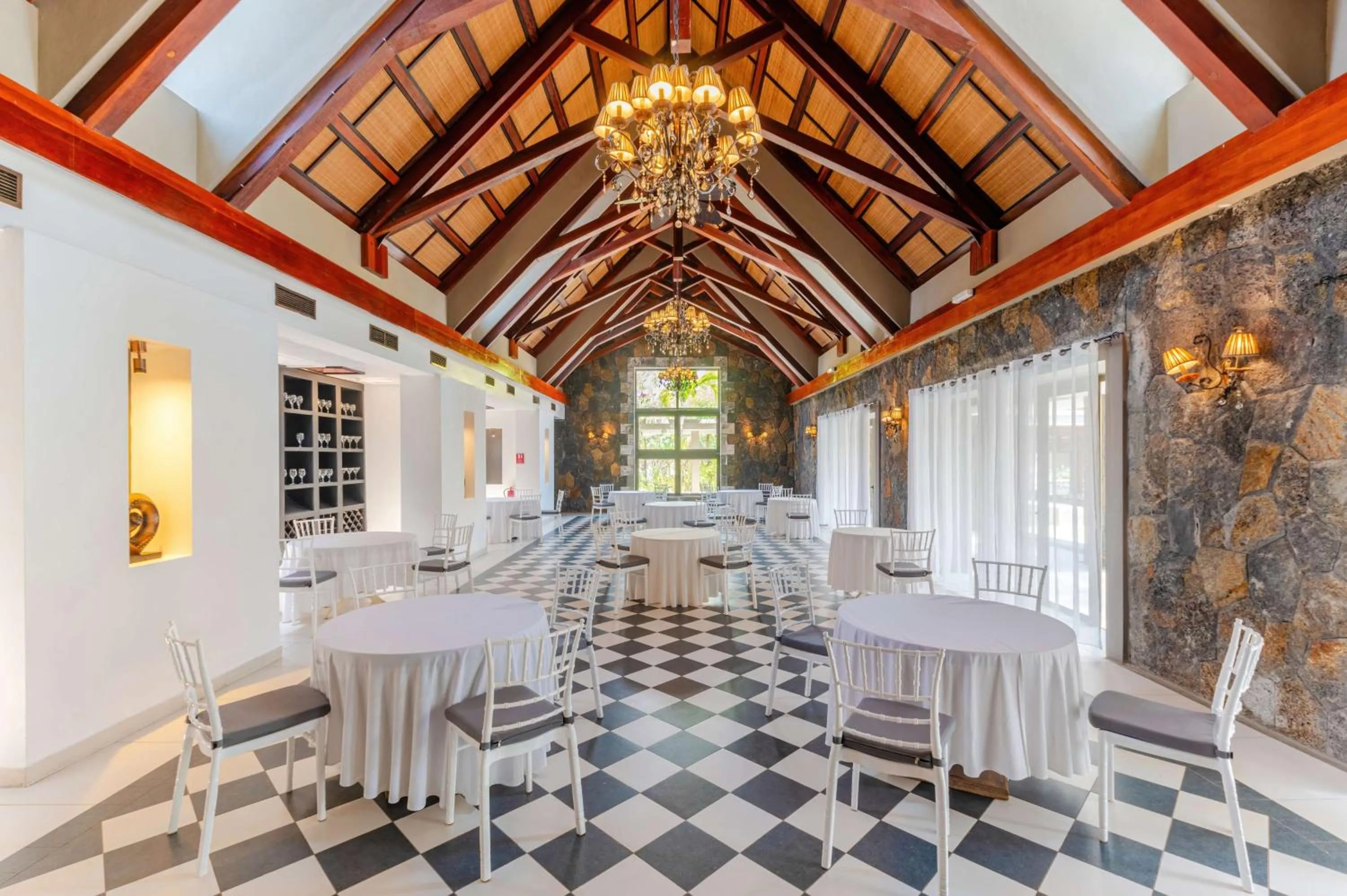 Restaurant/places to eat in Crystals Beach Resort Belle Mare, a member of Radisson Individuals