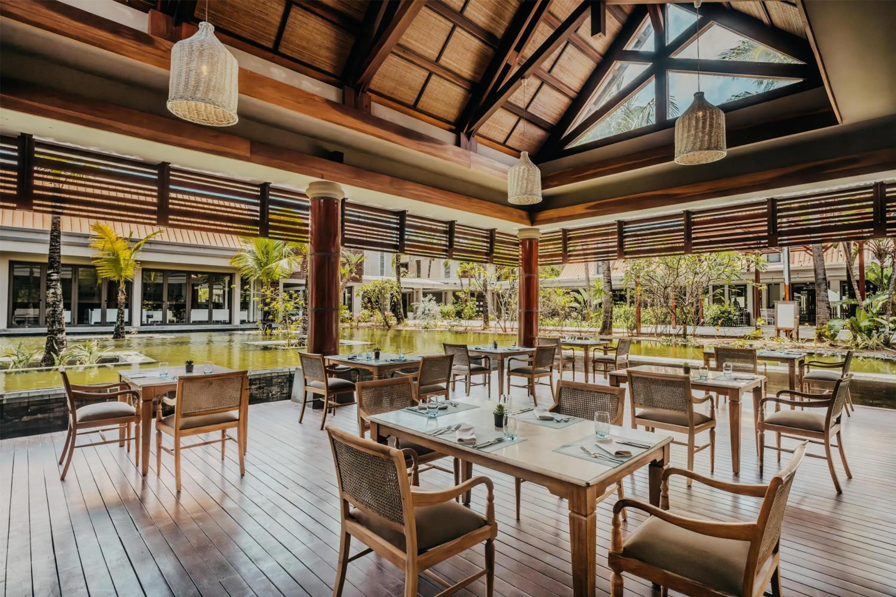 Restaurant/places to eat in Crystals Beach Resort Belle Mare, a member of Radisson Individuals