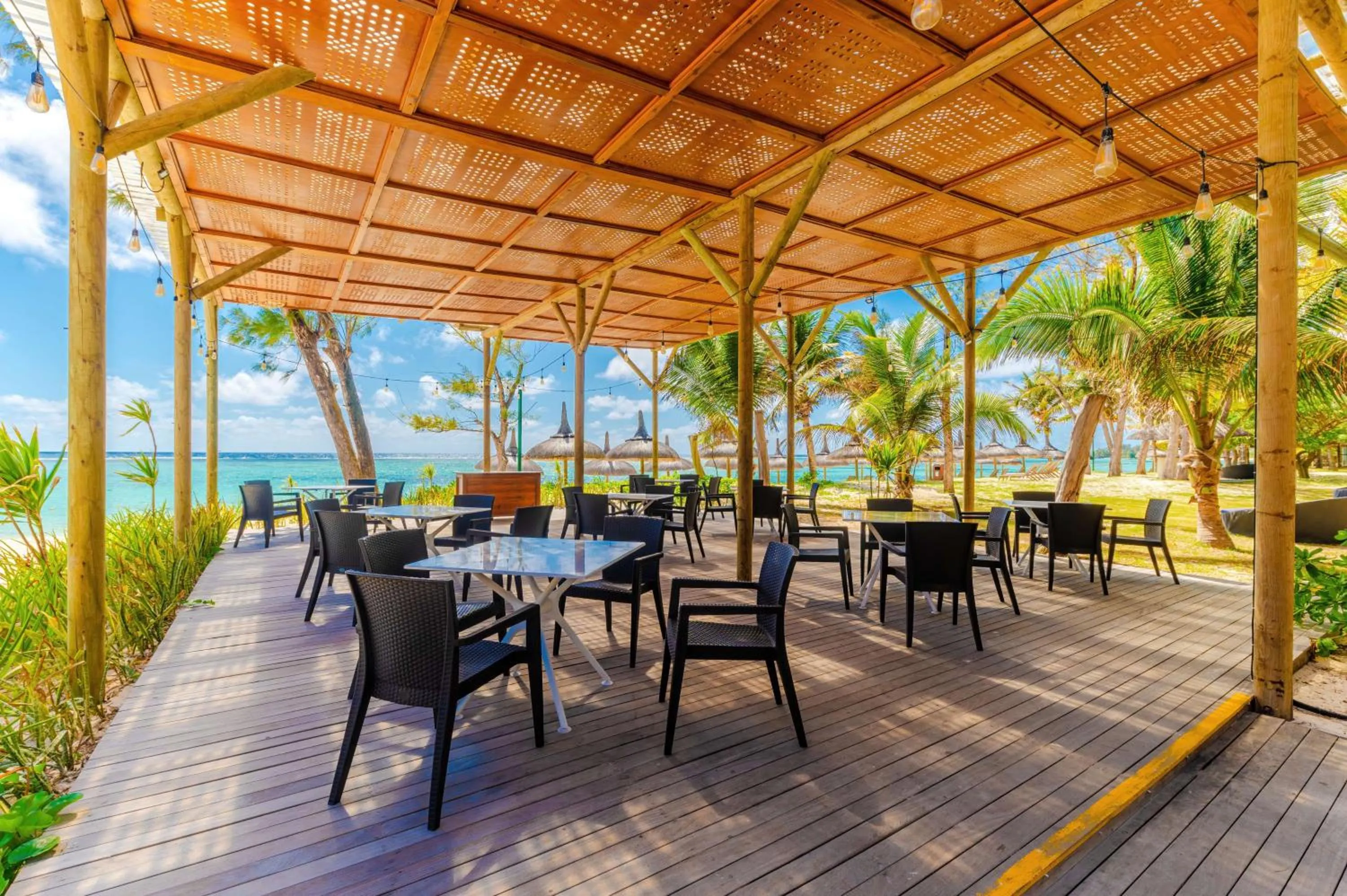 Restaurant/places to eat in Crystals Beach Resort Belle Mare, a member of Radisson Individuals