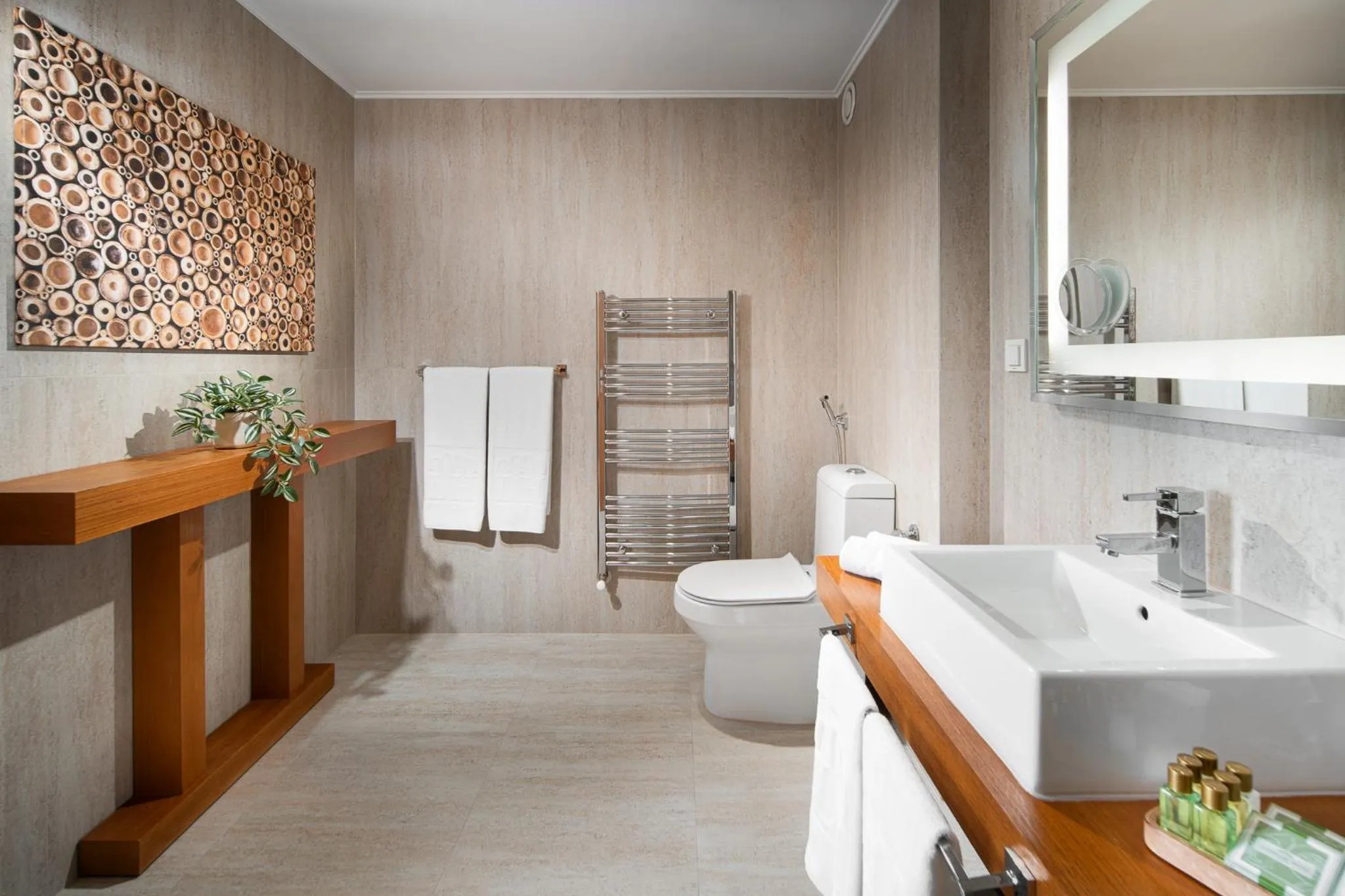 Toilet in Landmark Creek Hotel Plovdiv