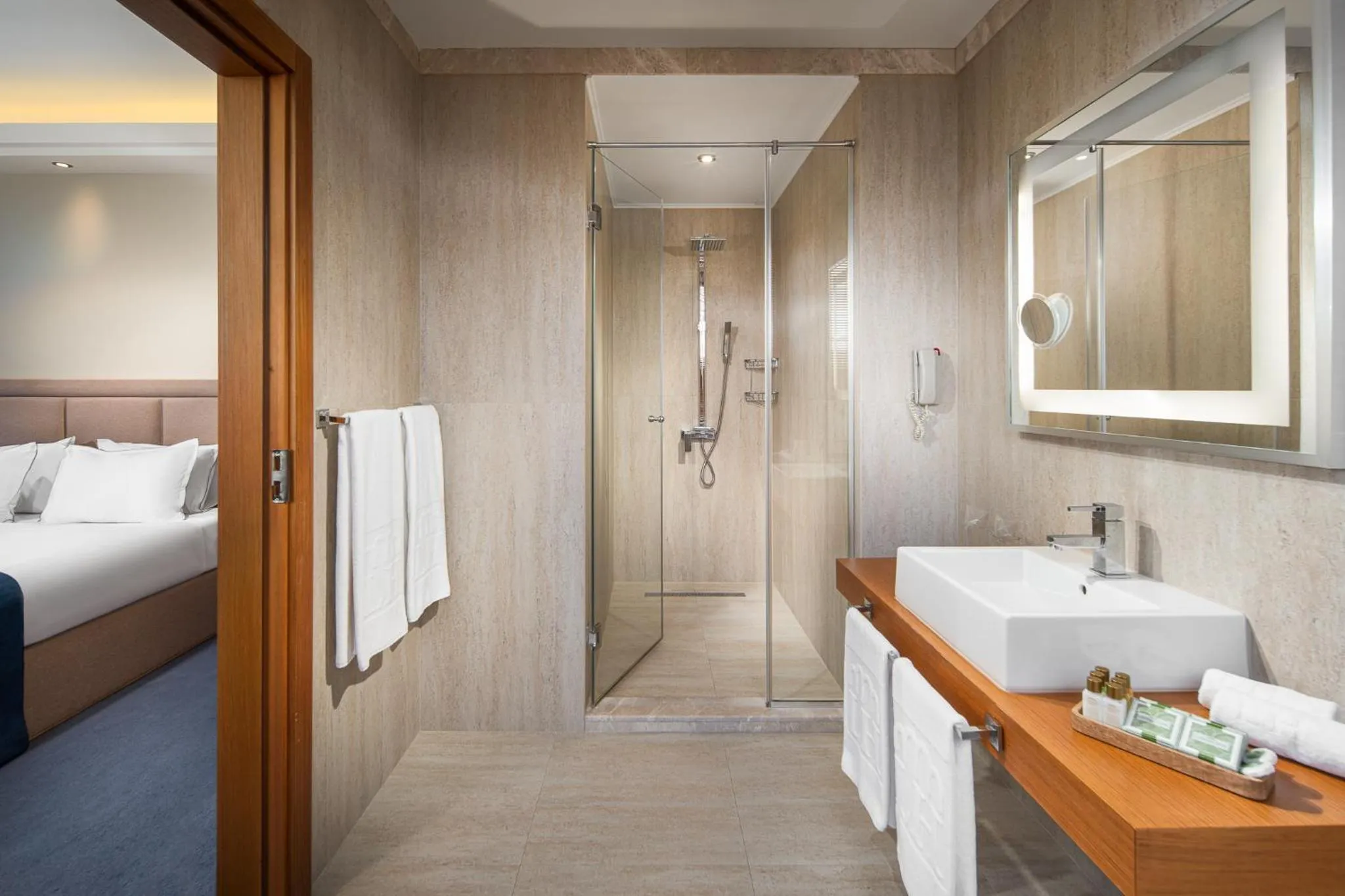 Shower, Bed in Landmark Creek Hotel Plovdiv