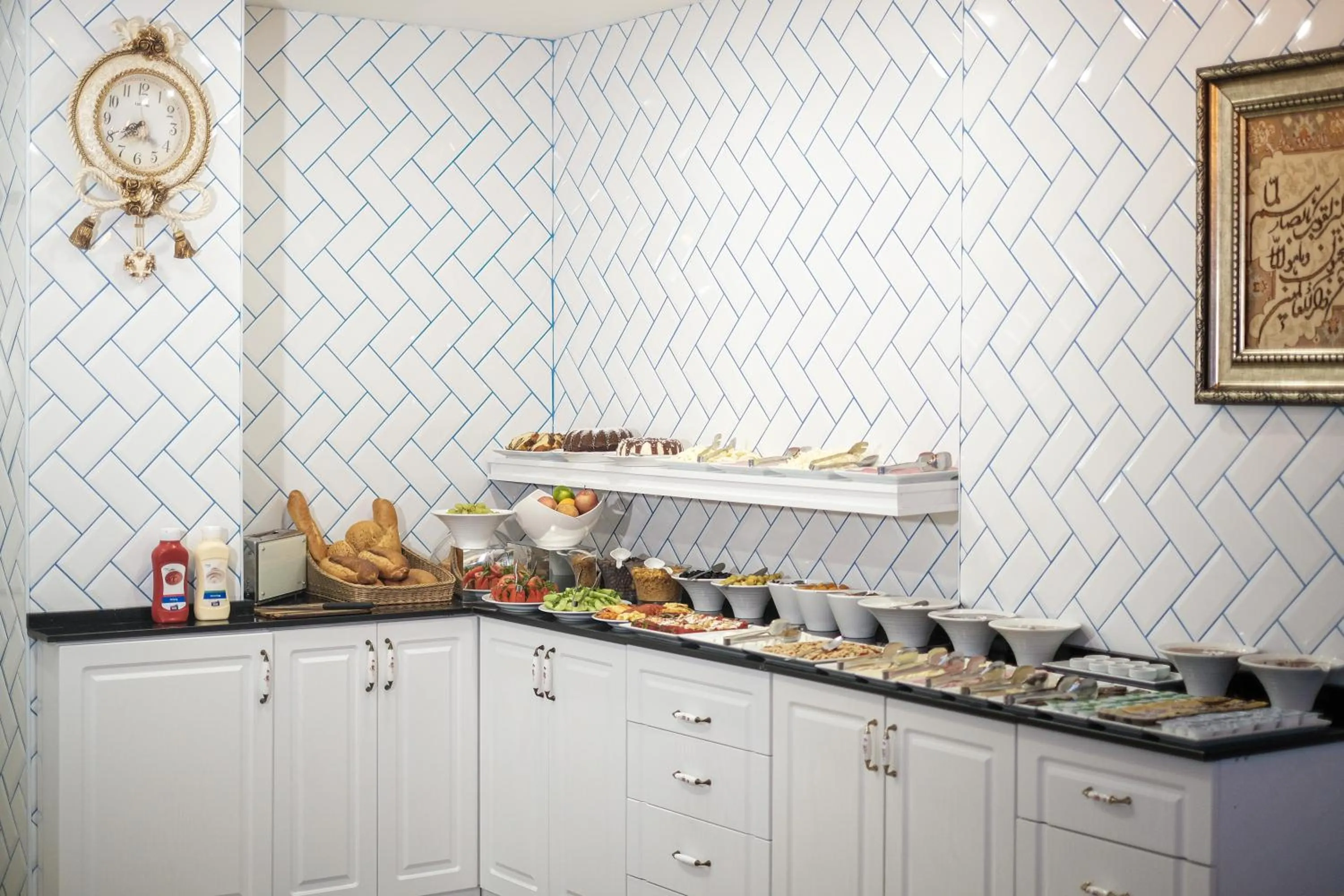 Restaurant/places to eat in Miran Hotel