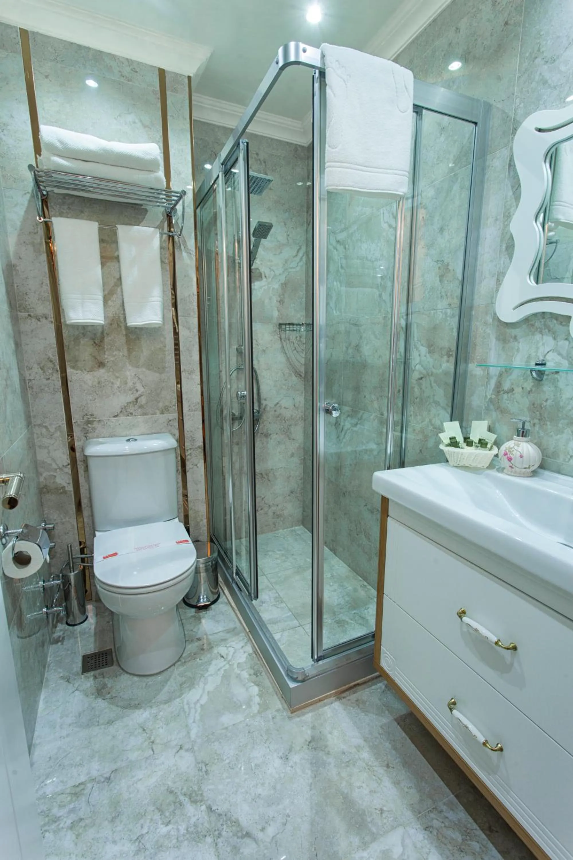 Bathroom in Miran Hotel