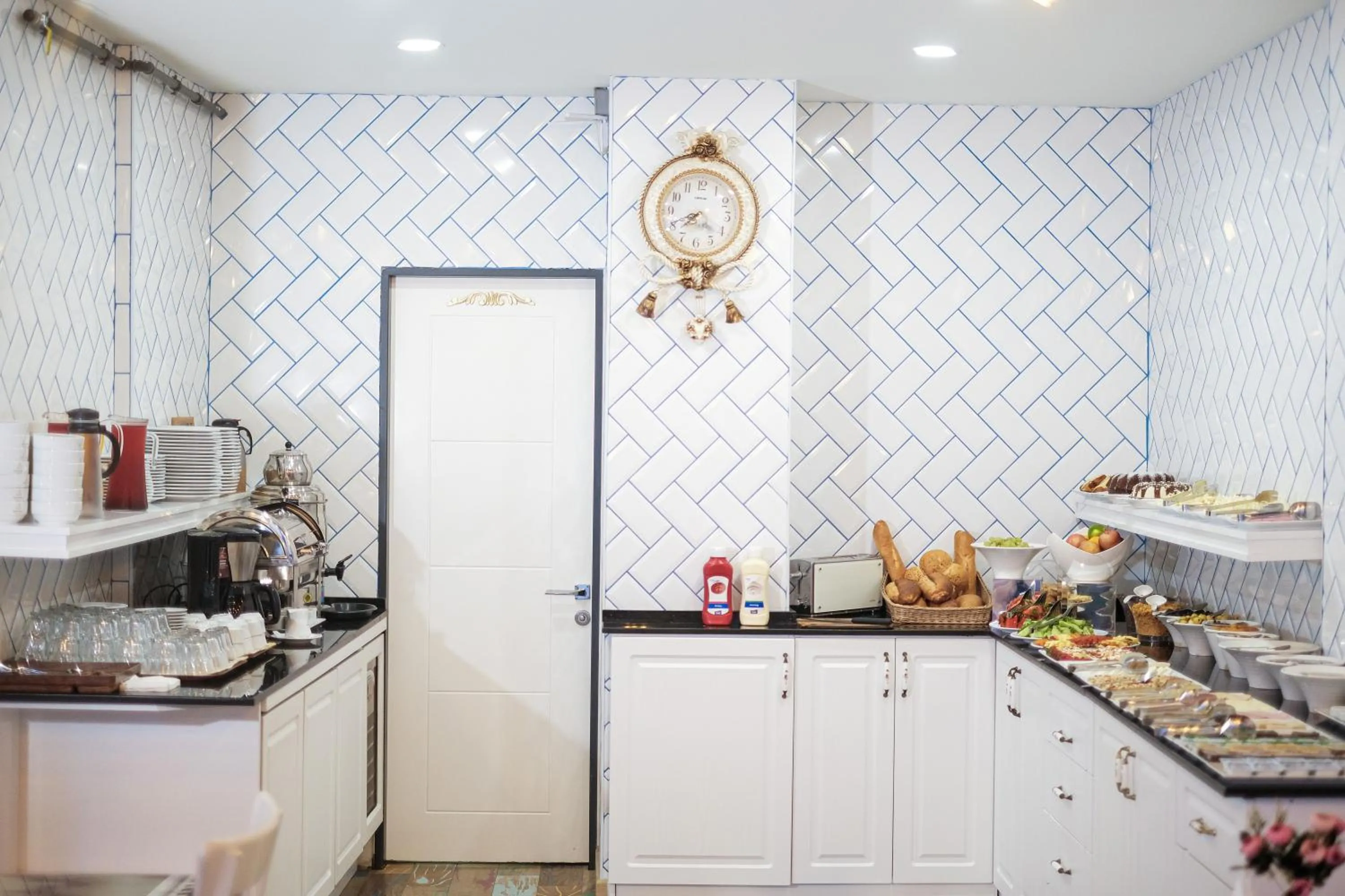 Food and drinks in Miran Hotel