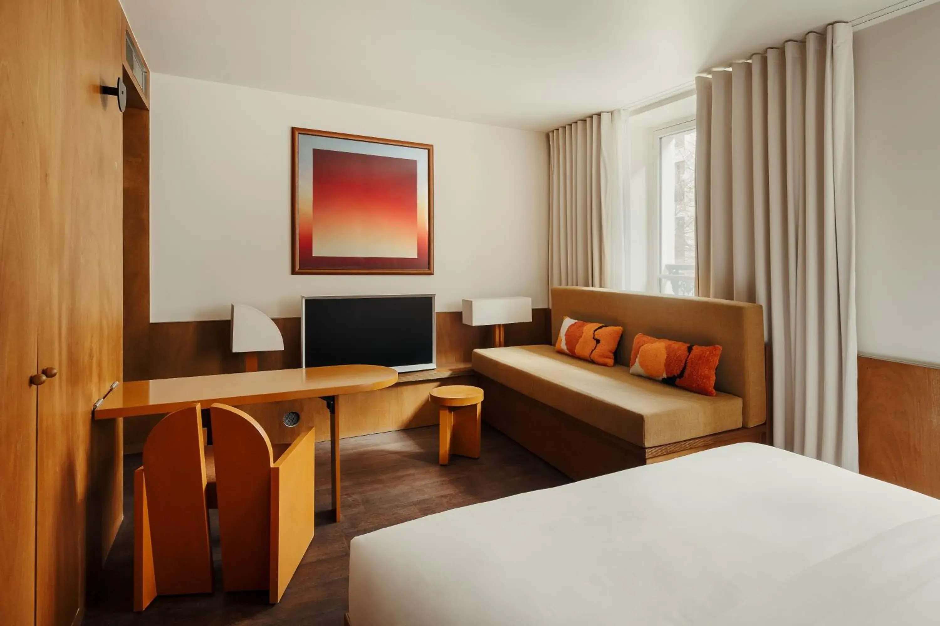 Bed in Edgar Suites - Bouchardon Bed in Edgar Suites - Bouchardon