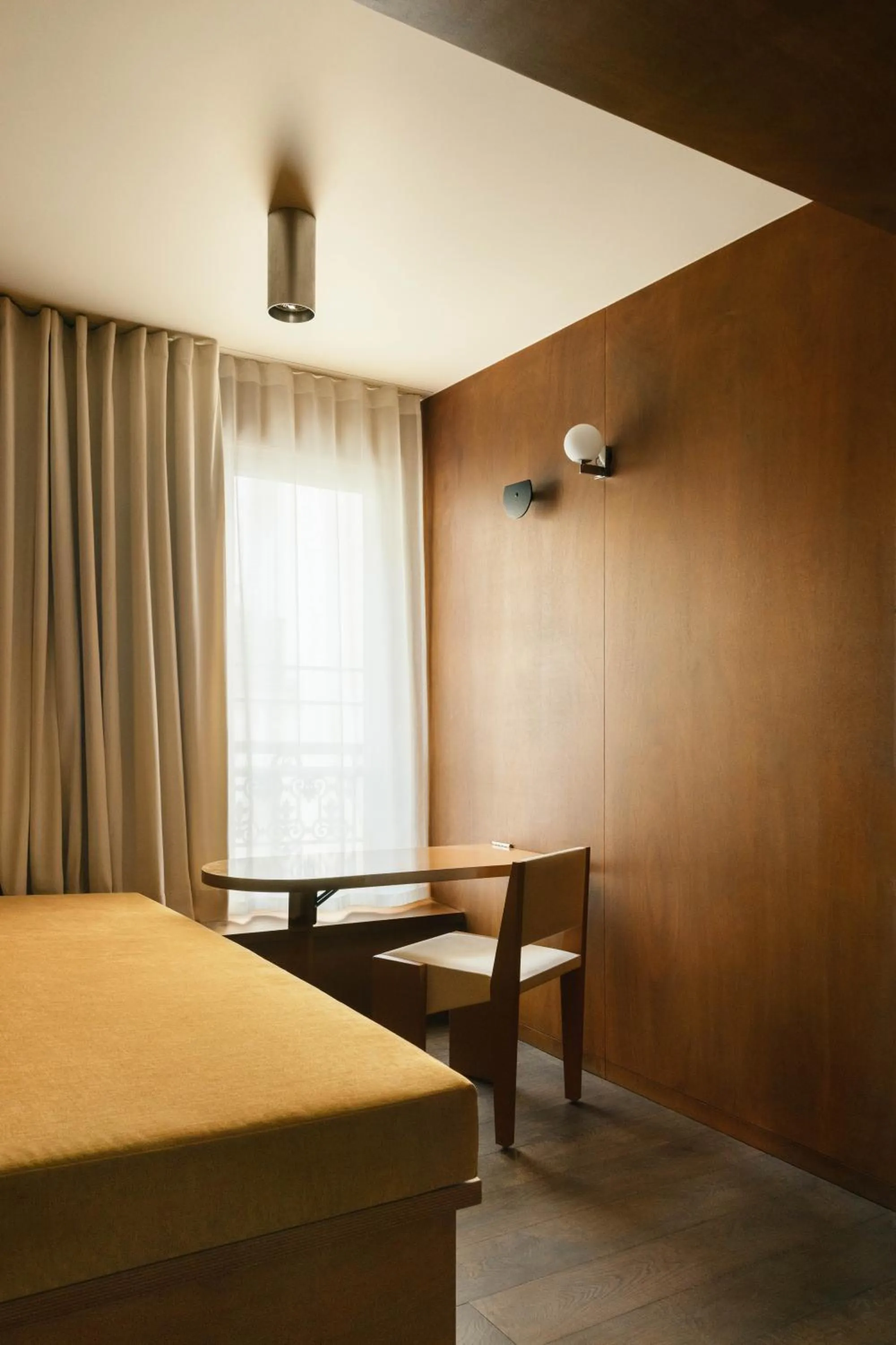 Dining area, Bed in Edgar Suites - Bouchardon