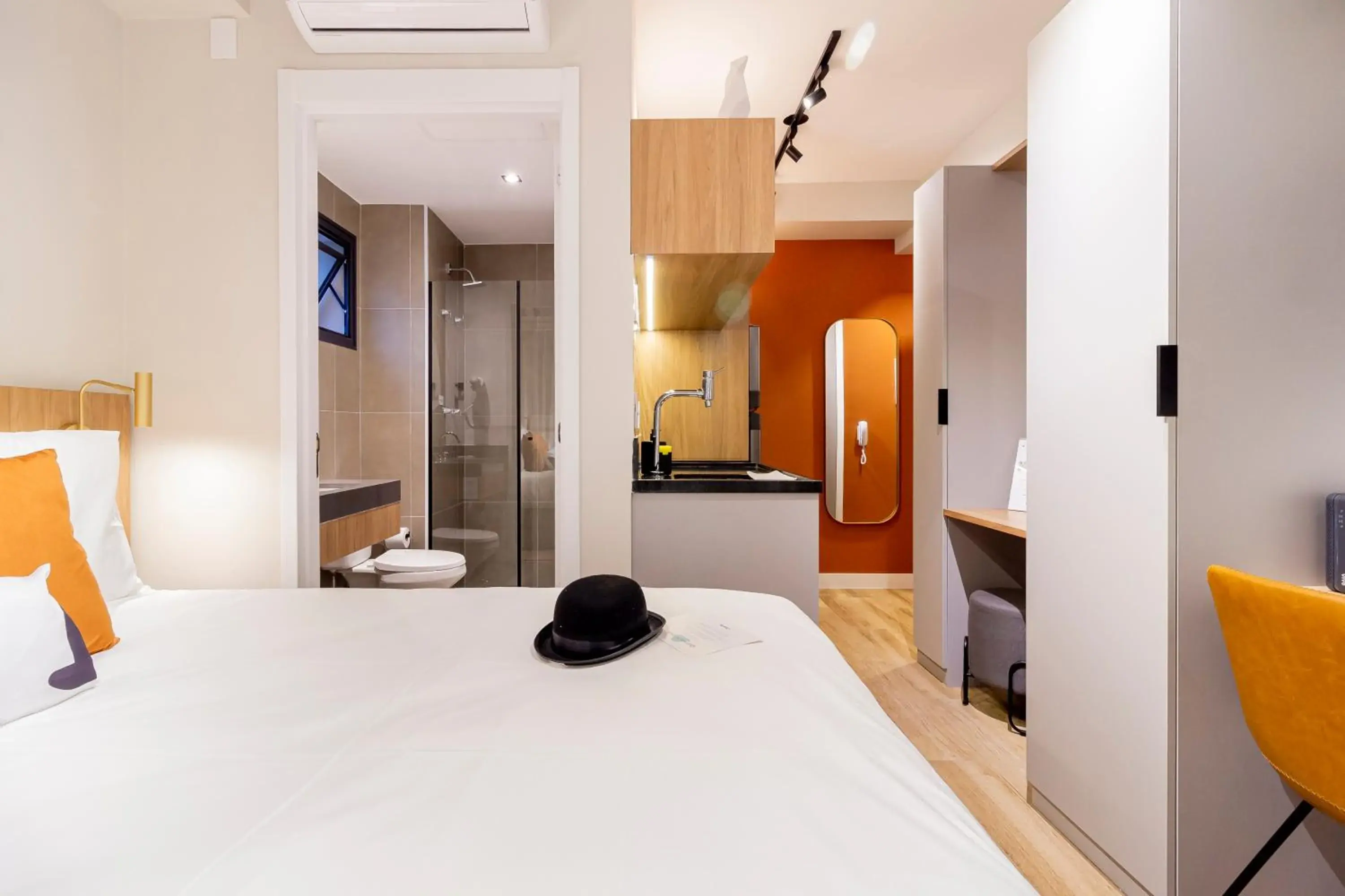 Charlie Uwin Brooklin Charlie Uwin Brooklin