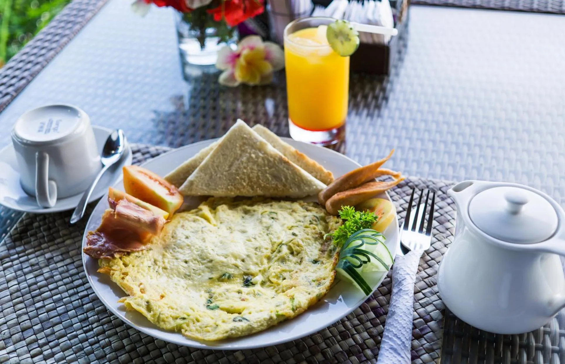 Continental breakfast in Laguna Reef Huts