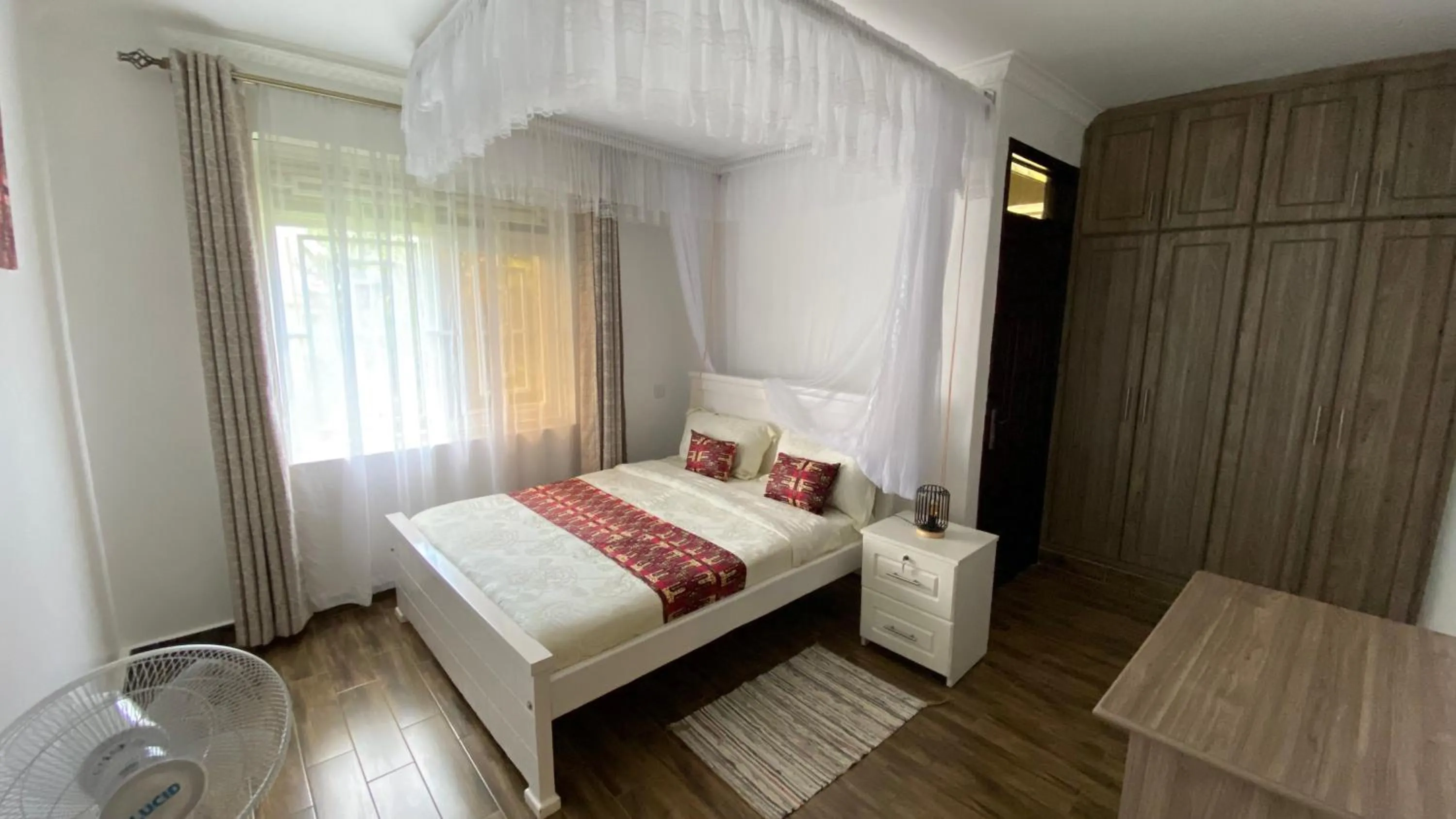 Bedroom, Bed in Nimaro Courts