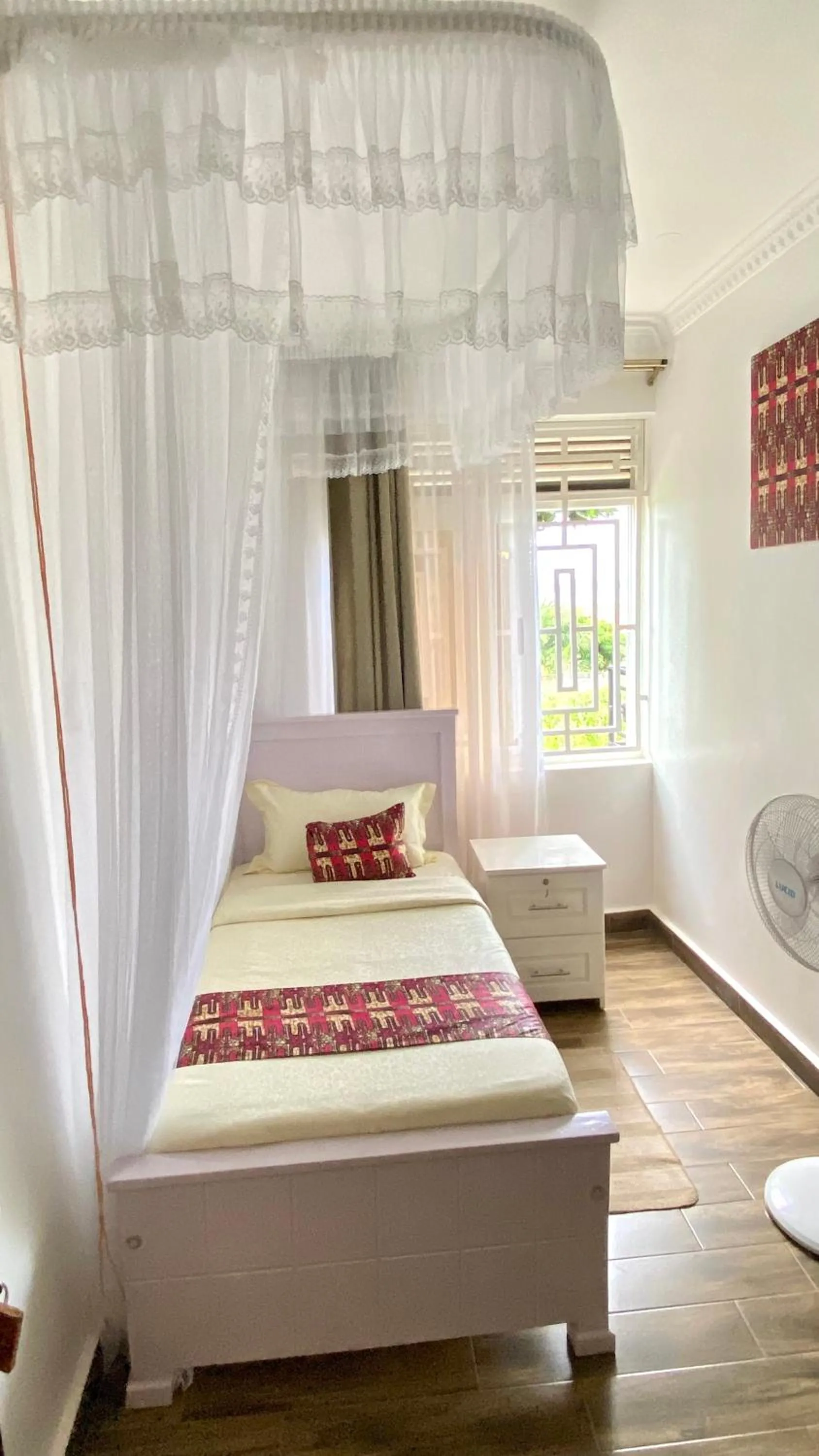 Bedroom, Bed in Nimaro Courts