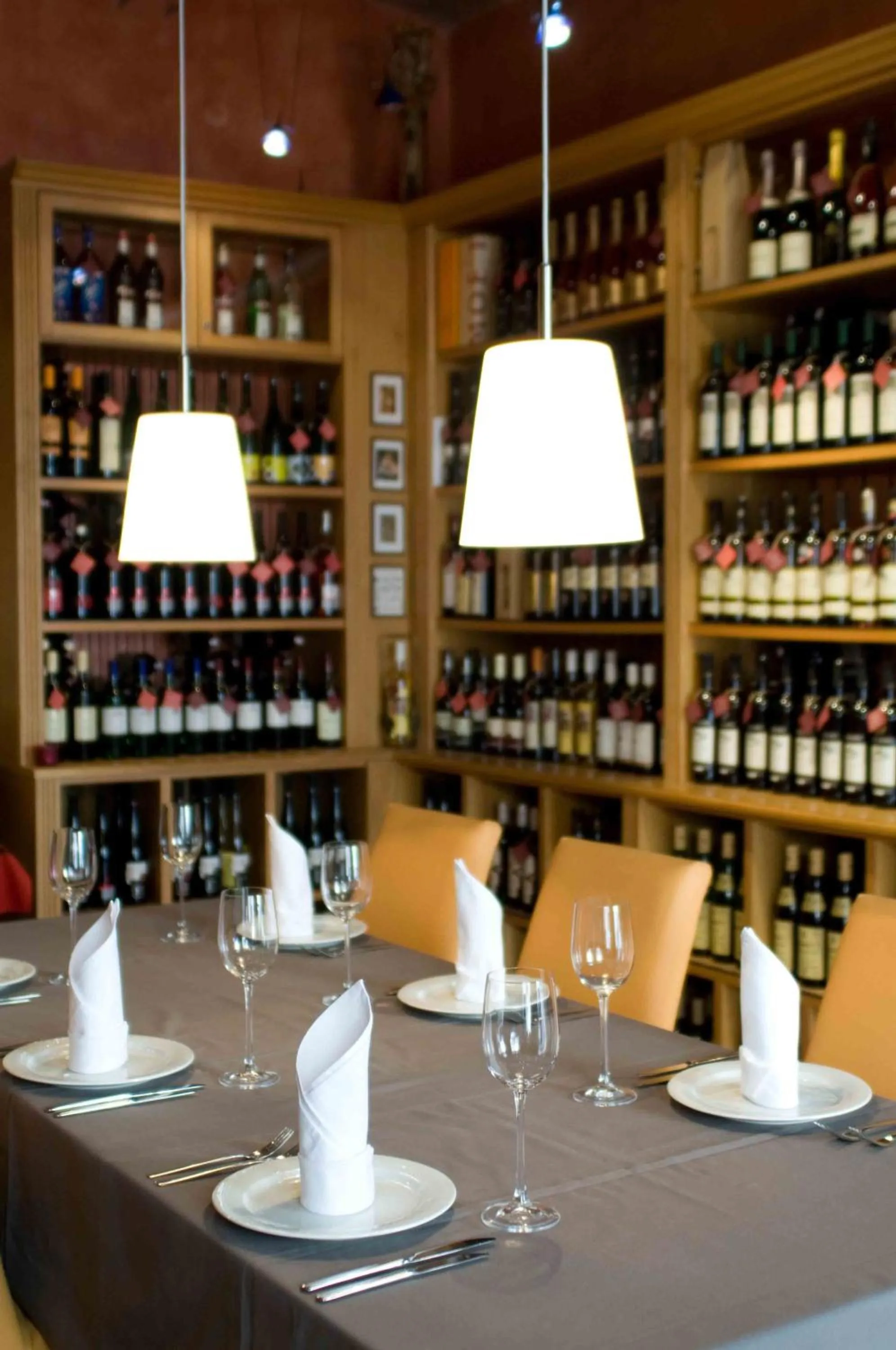 Restaurant/places to eat in Hotel Merlot