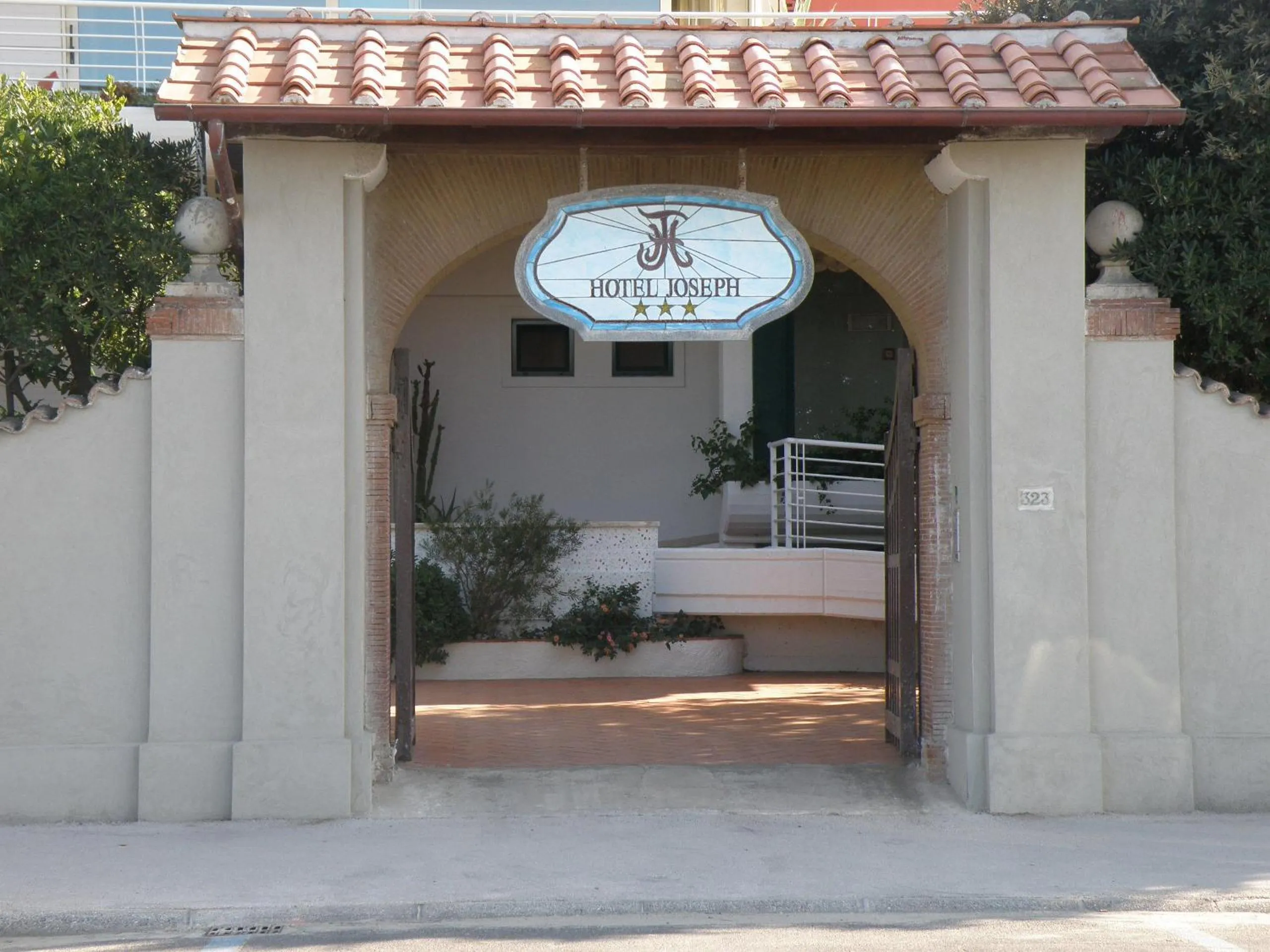 Facade/entrance in Hotel Joseph