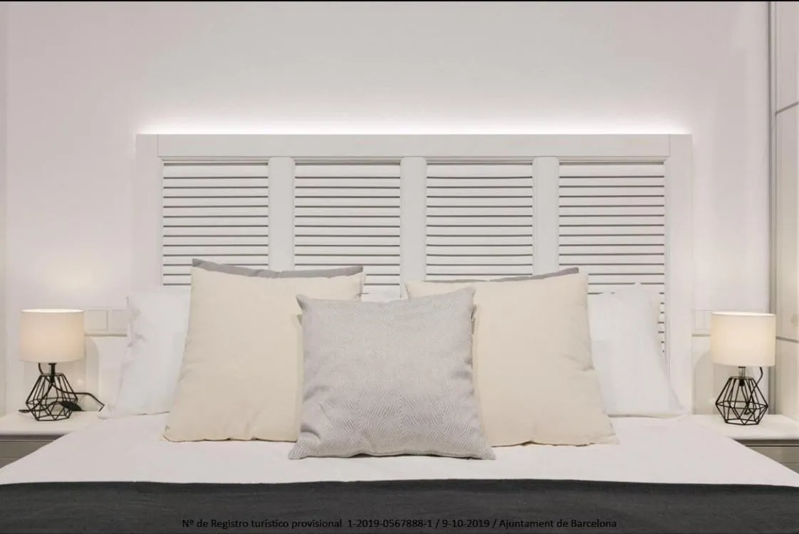 Bed in Catalonia Square Terrace & 5 bathrooms 5BD-5BTH