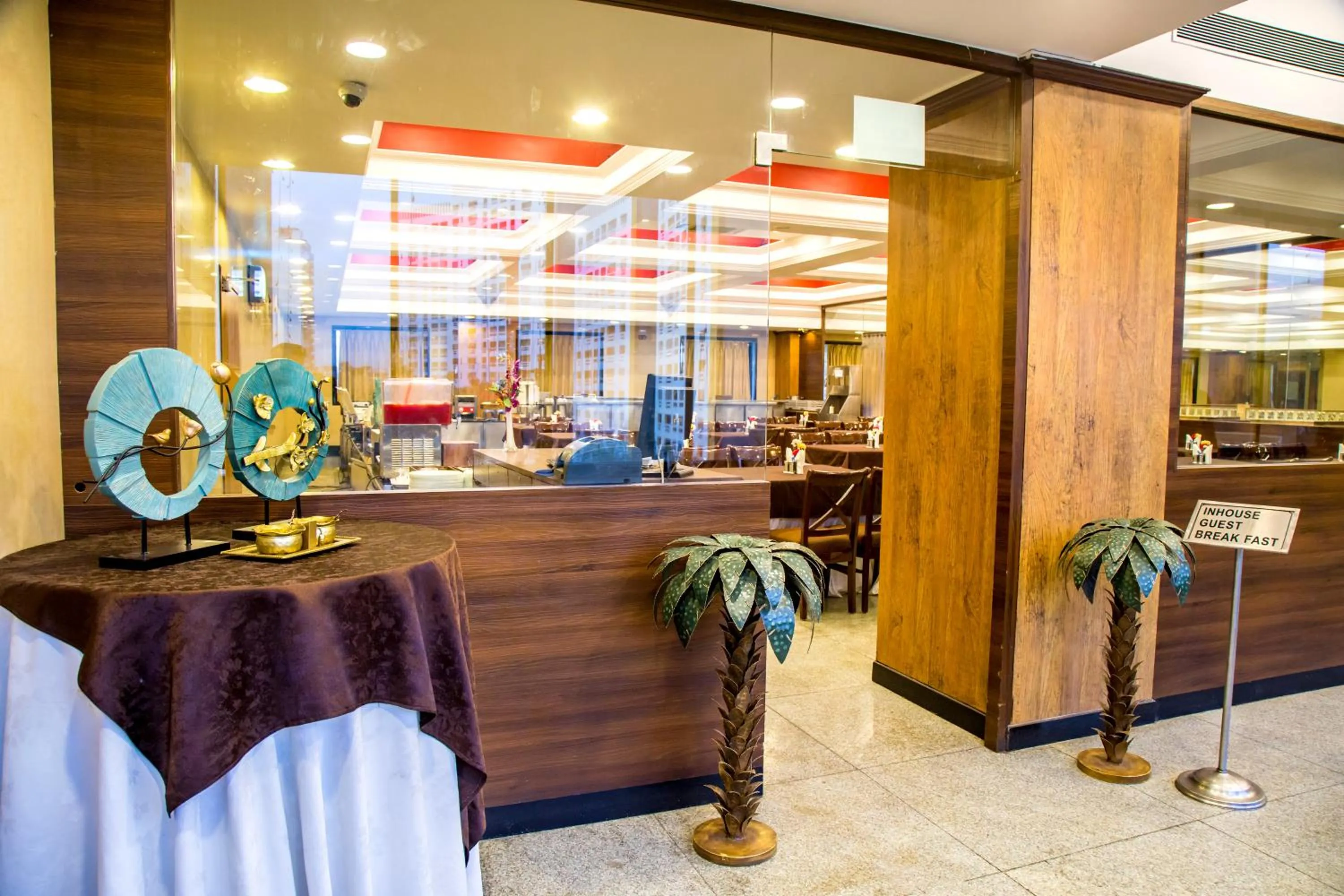 Breakfast in Hotel Tip Top Plaza