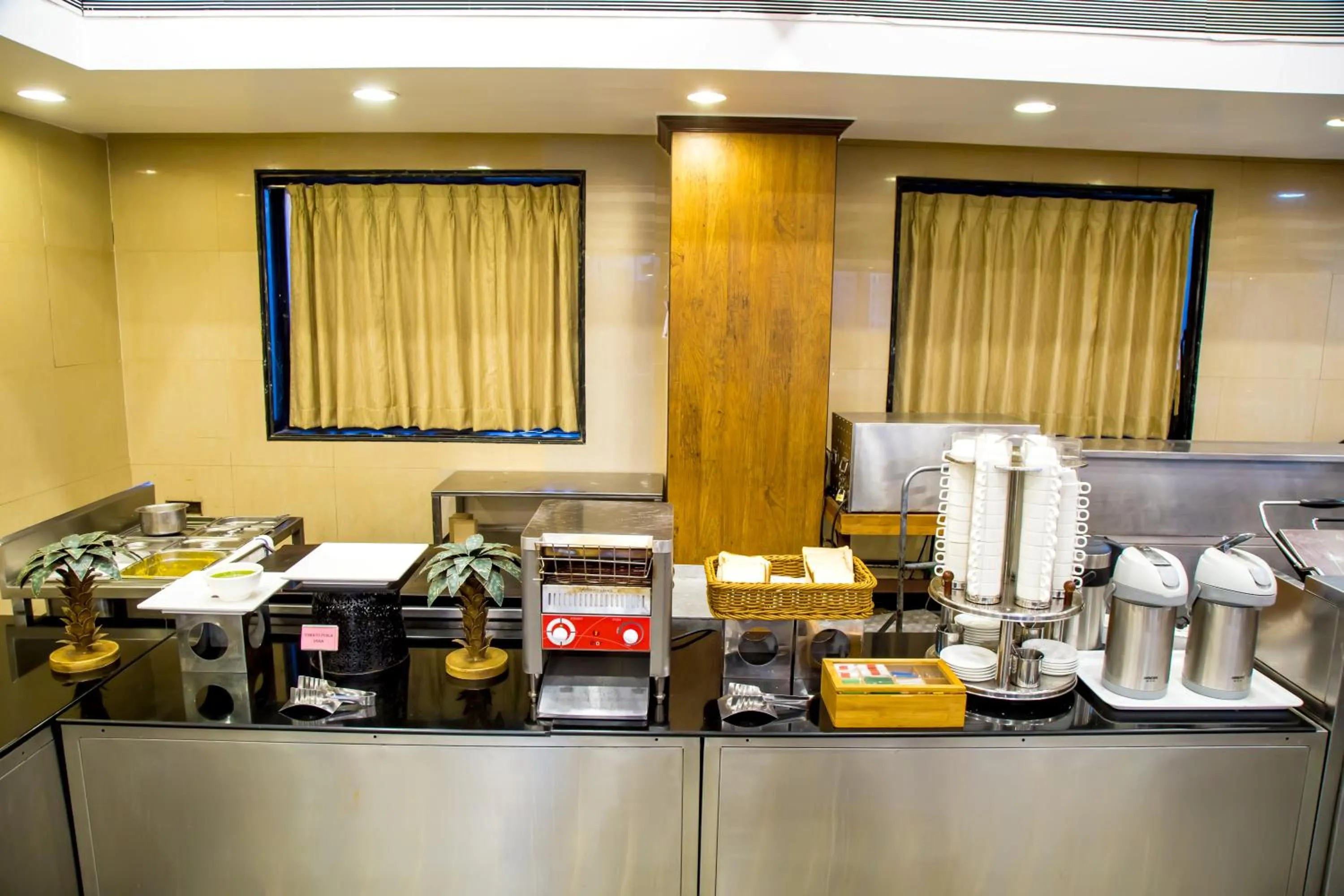 Breakfast in Hotel Tip Top Plaza