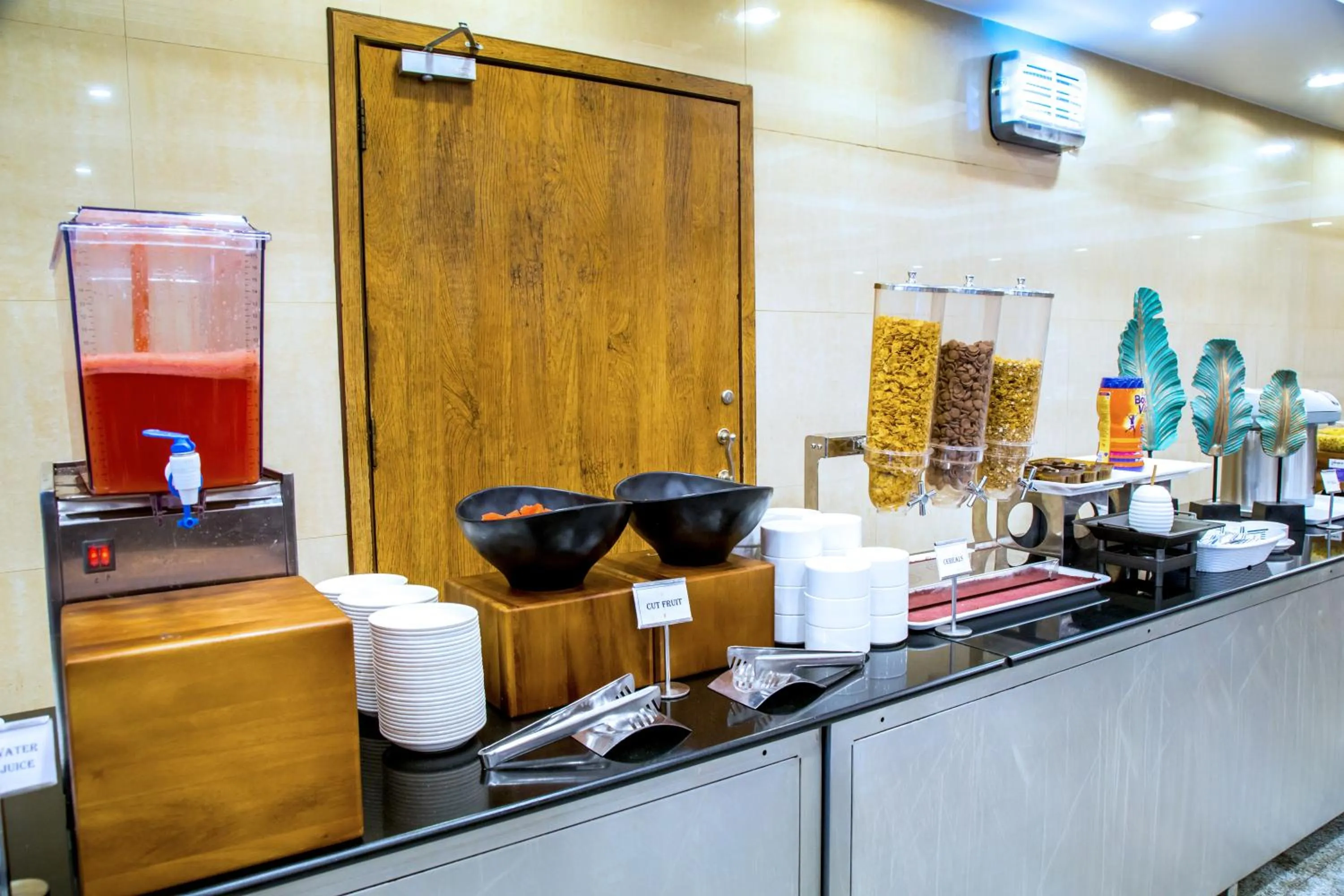 Breakfast in Hotel Tip Top Plaza