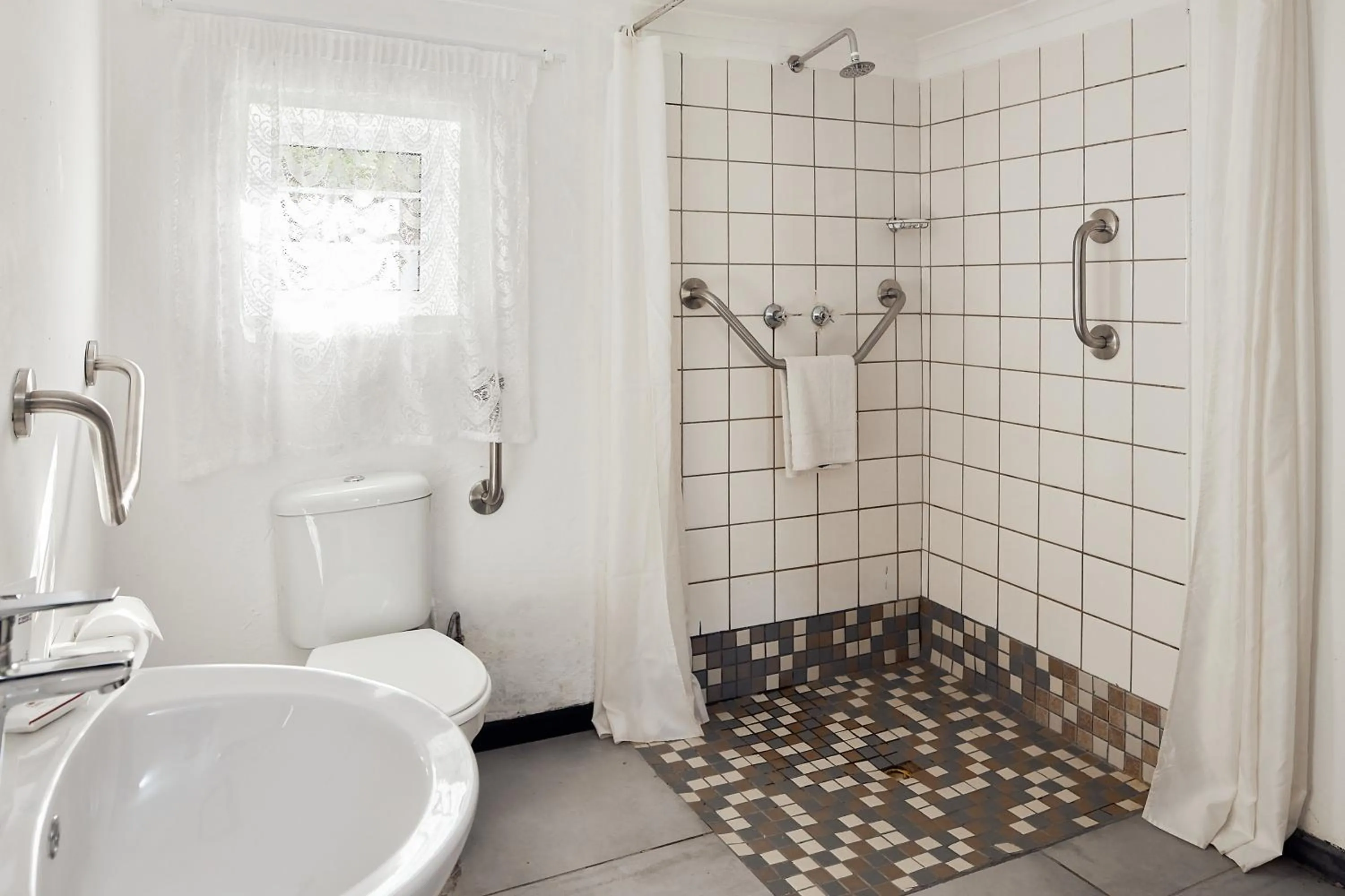 Shower in First Group Hole in the Wall