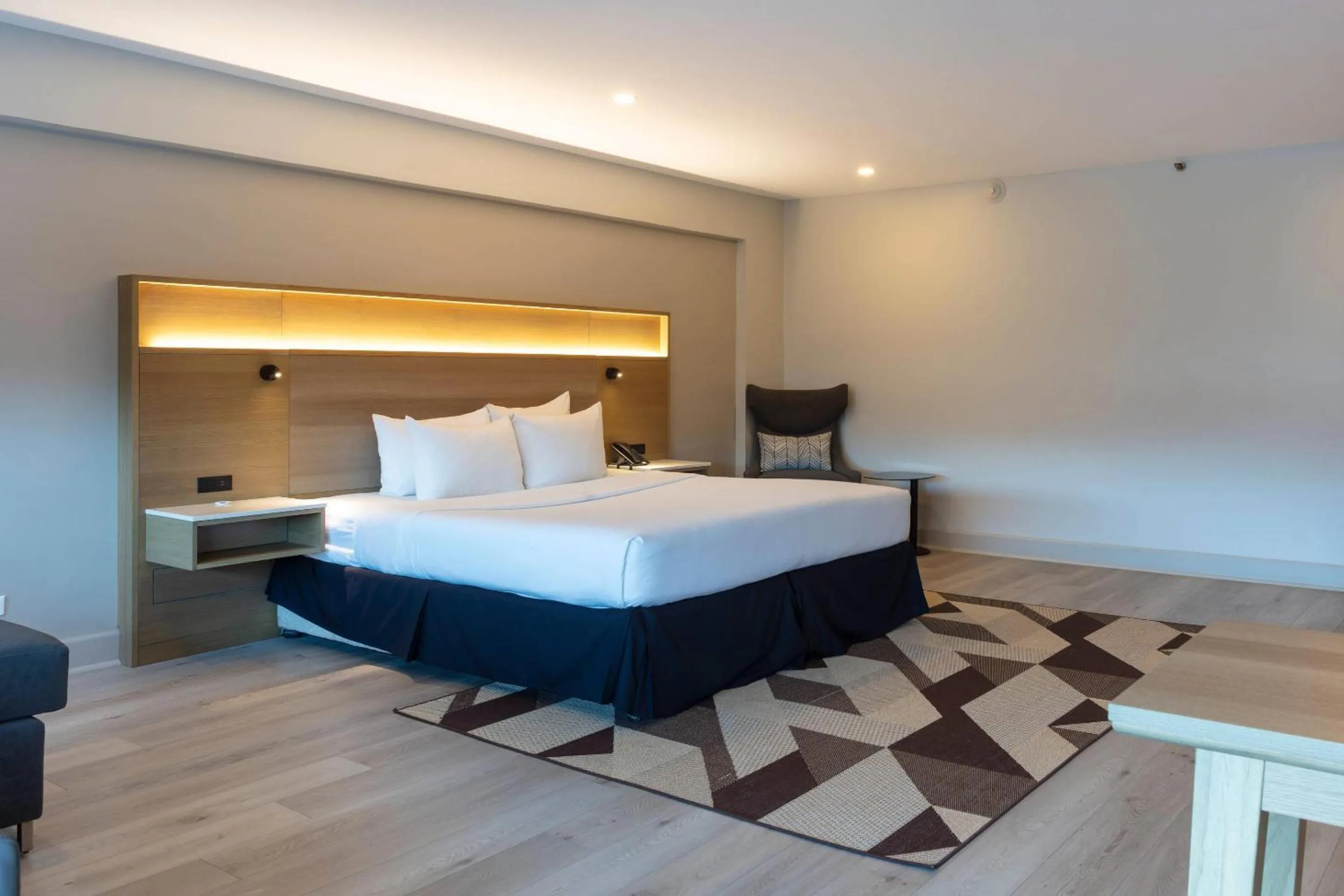 Bedroom, Bed in Radisson Hotel Trinidad