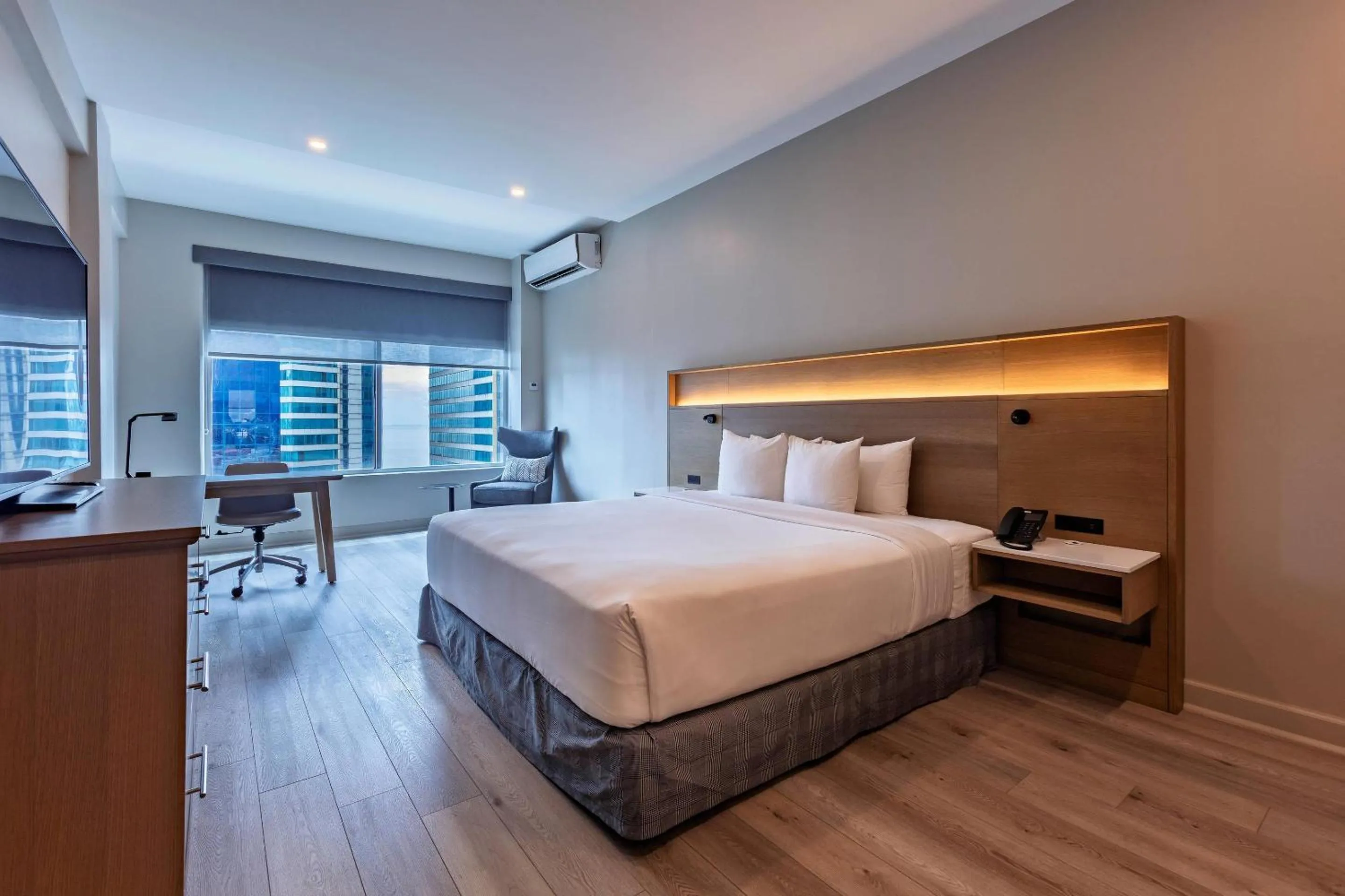 Bedroom, Bed in Radisson Hotel Trinidad