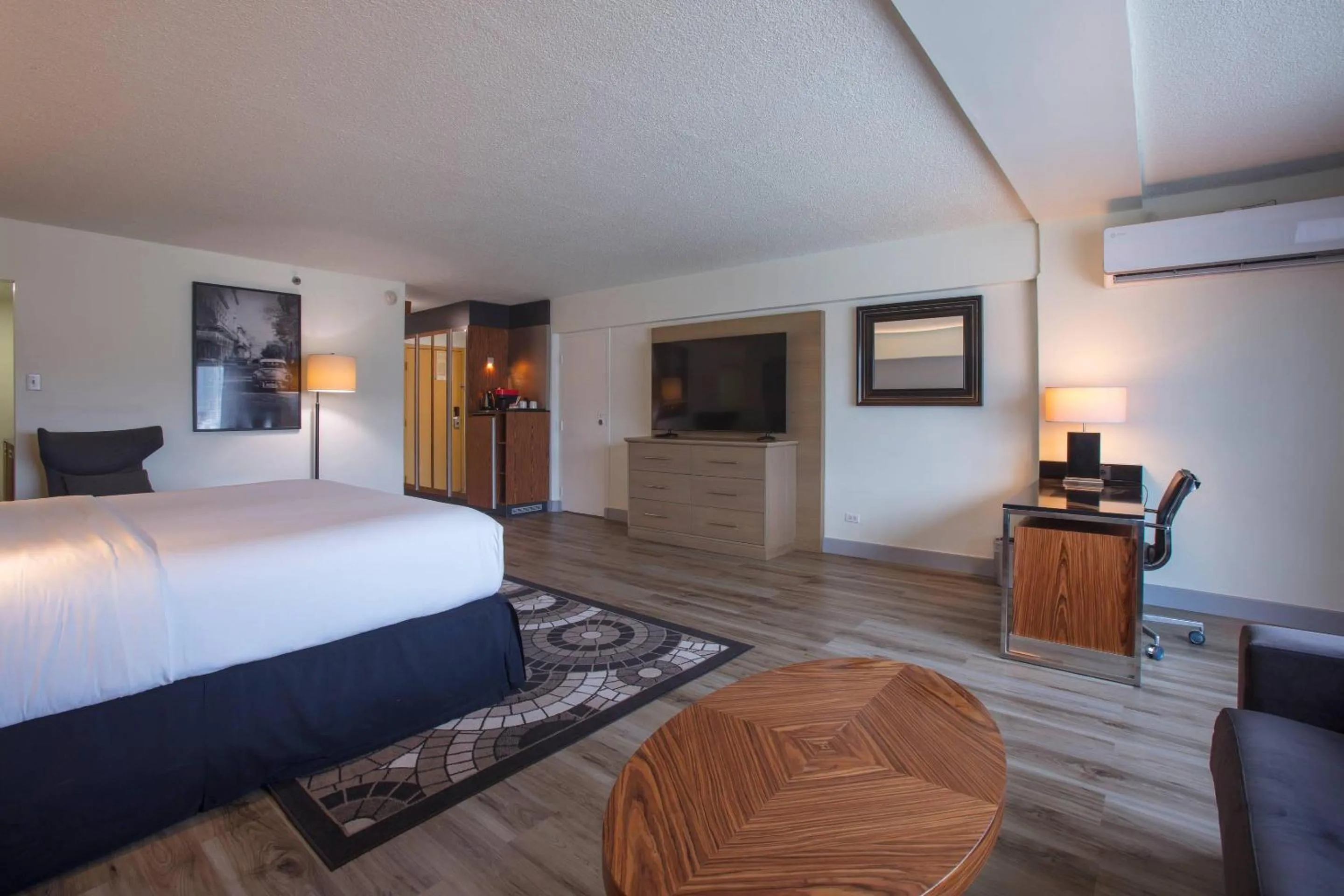 Bedroom, Bed in Radisson Hotel Trinidad