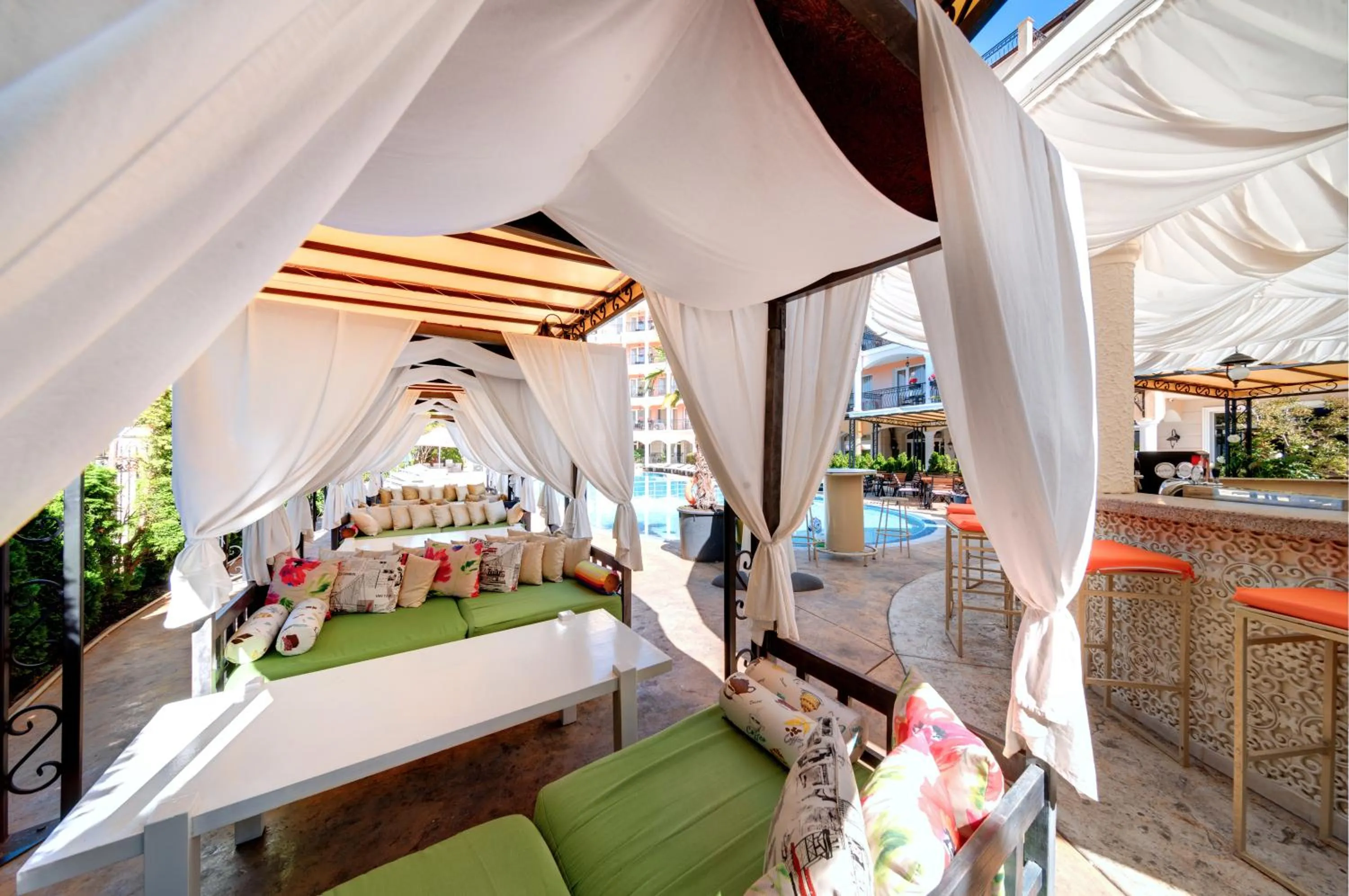 Seating area in Avenue Deluxe Hotel