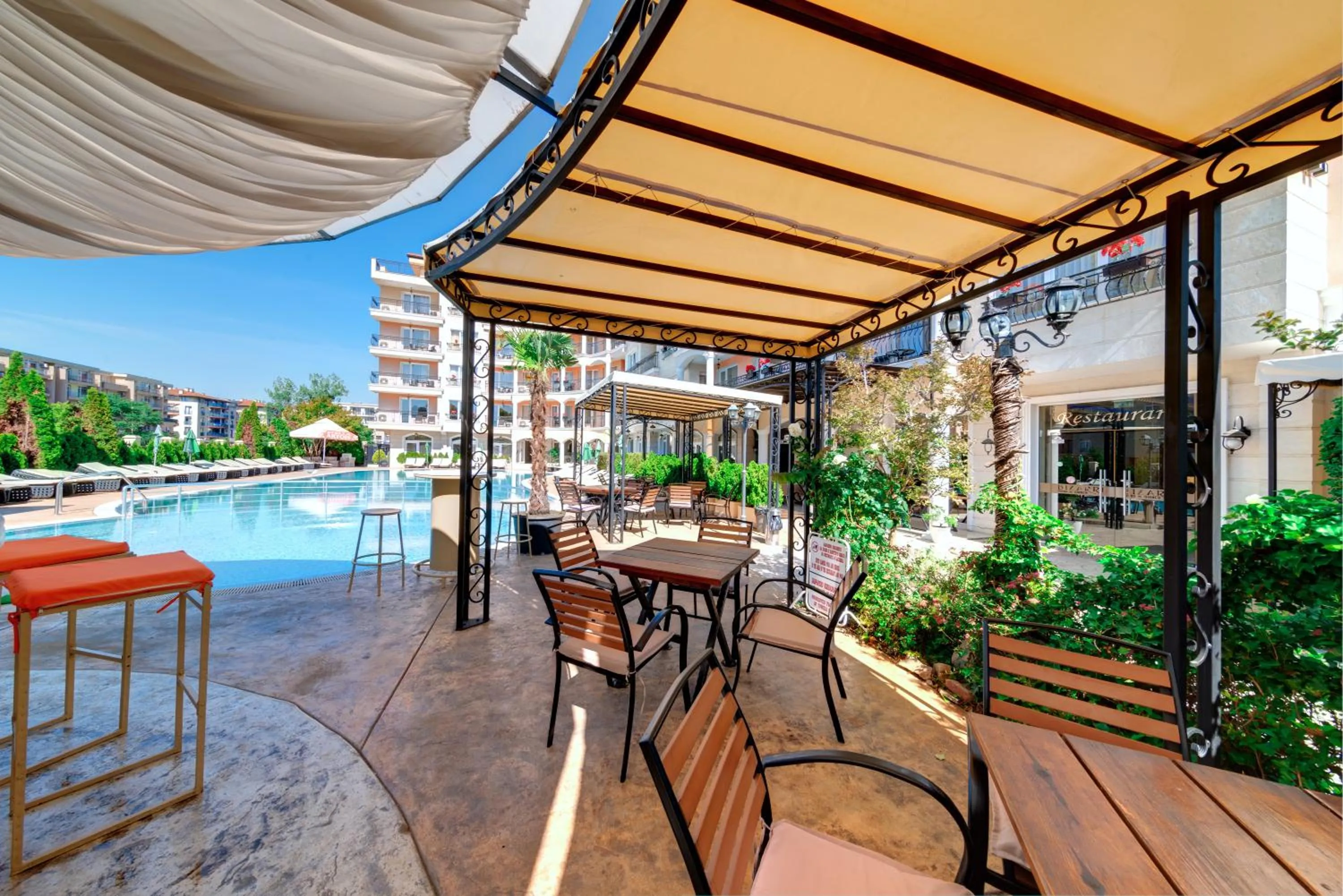 Property building in Avenue Deluxe Hotel