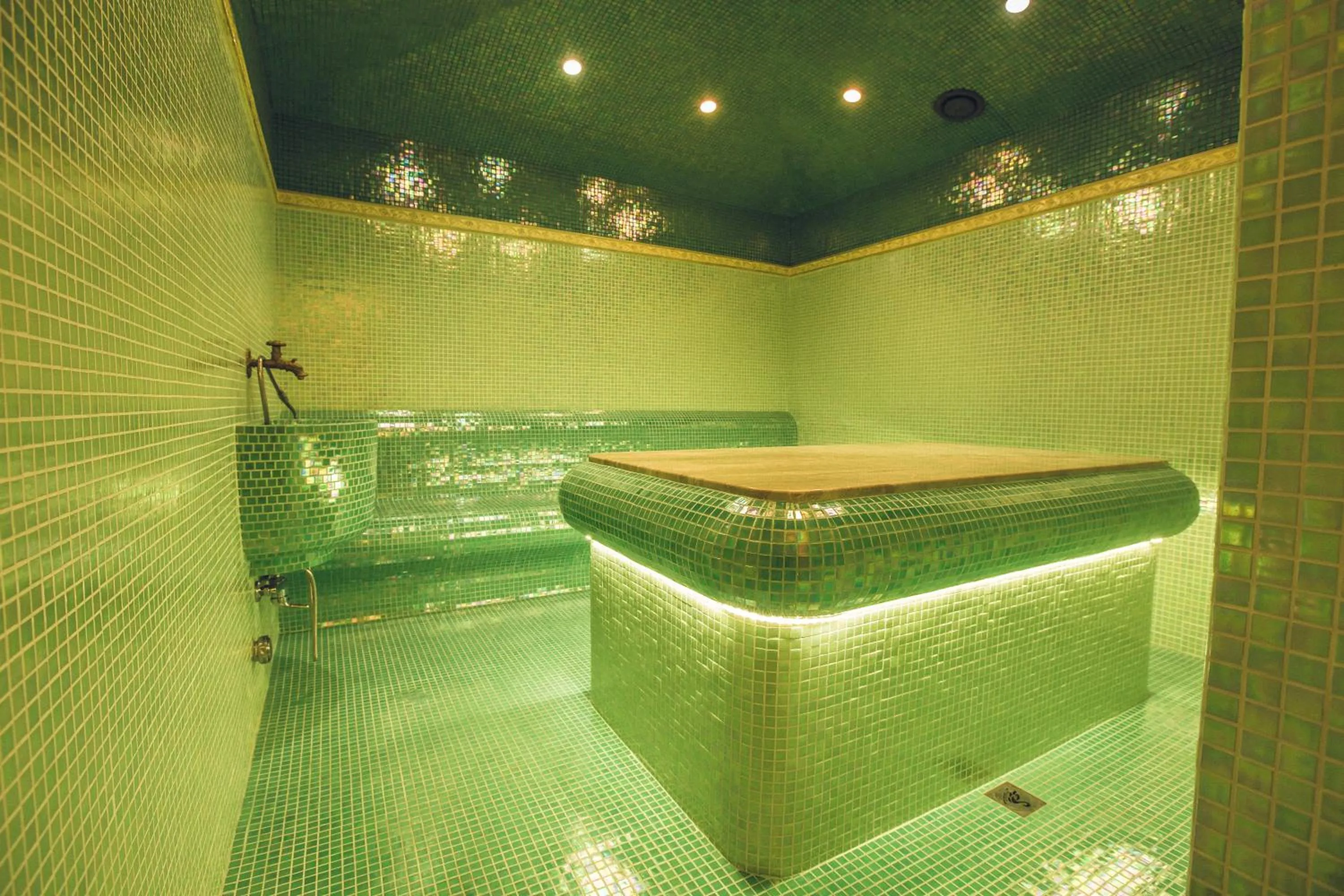 Massage in Avenue Deluxe Hotel