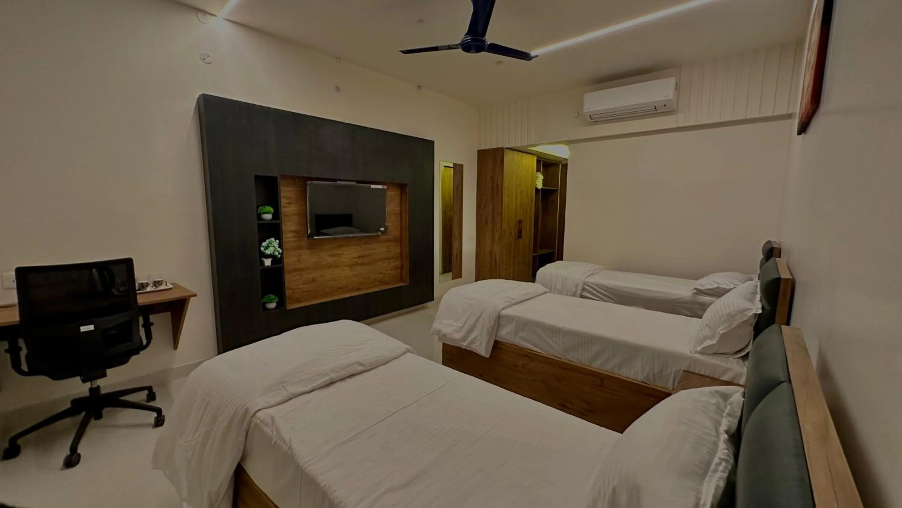 Bed in DrizzleDrop Inn Chennai