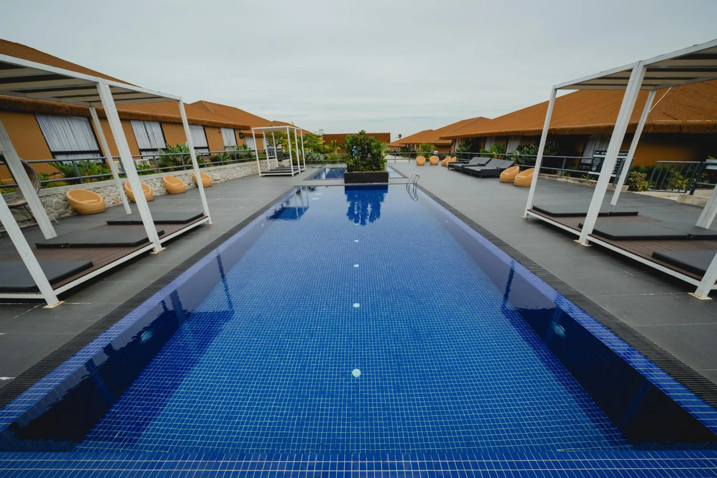 Swimming pool in Monkeys Canopy Resort