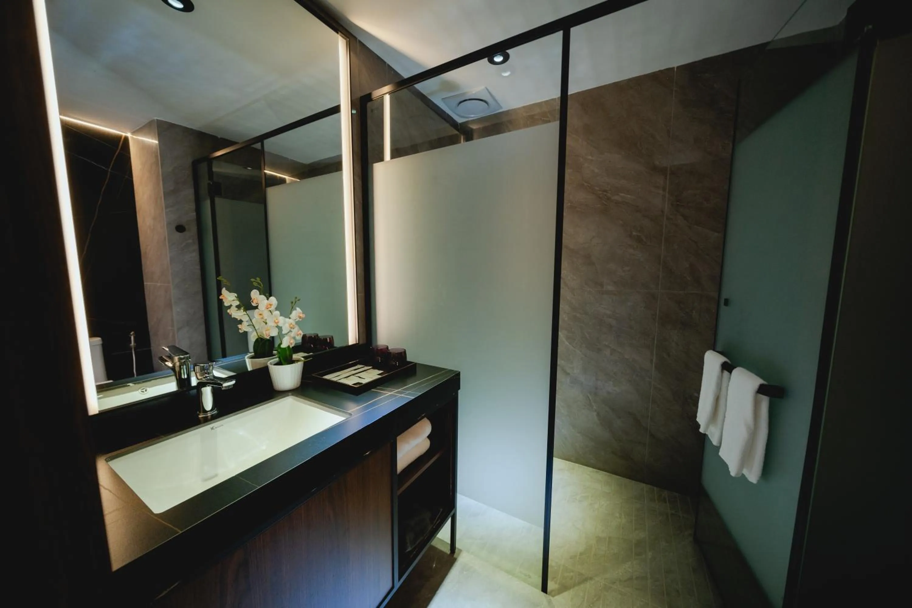 Bathroom in Monkeys Canopy Resort