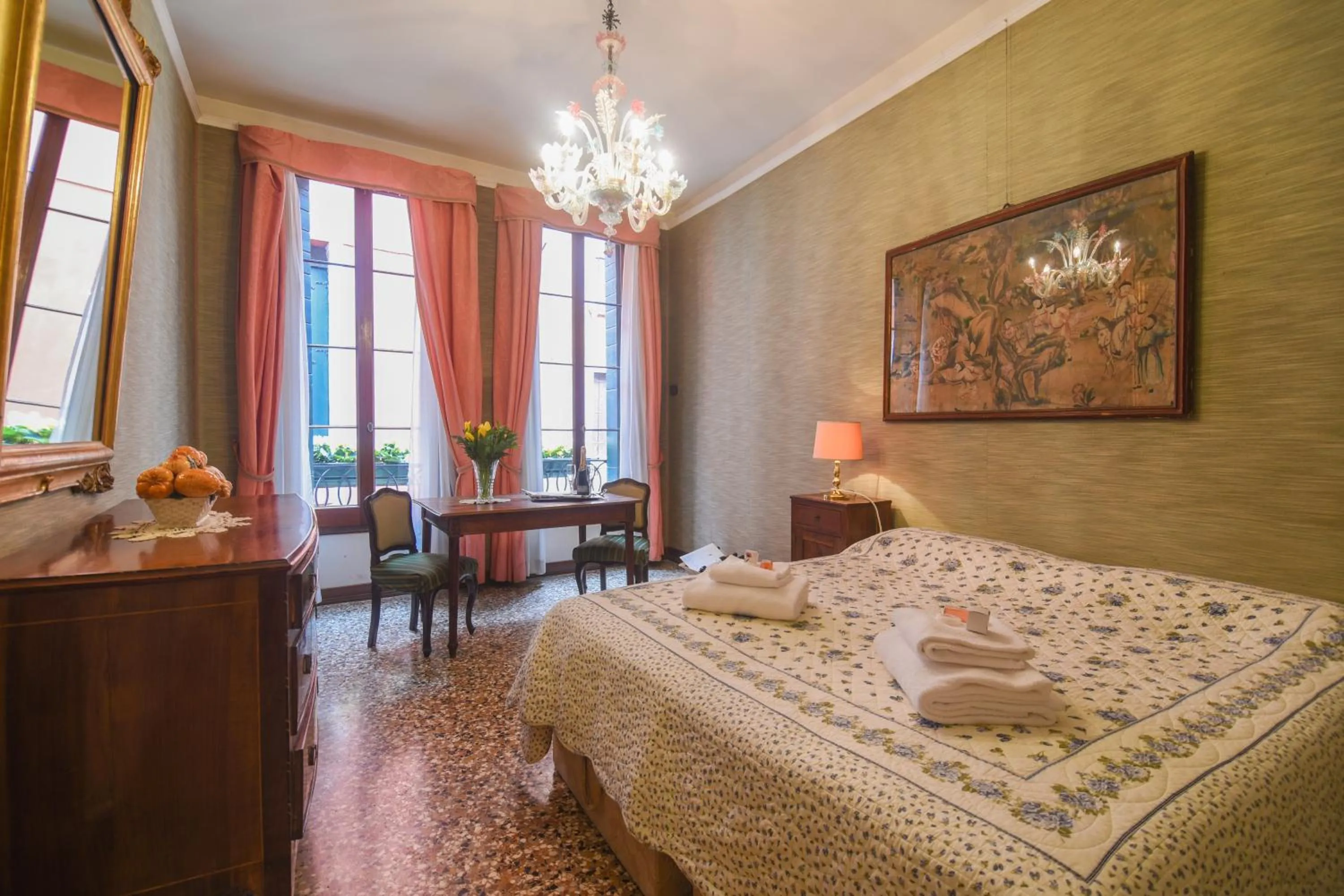 Living room, Bed in Palazzetto San Lio, Rialto