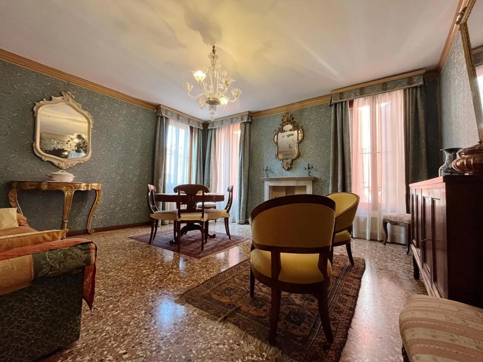 Living room in Palazzetto San Lio, Rialto