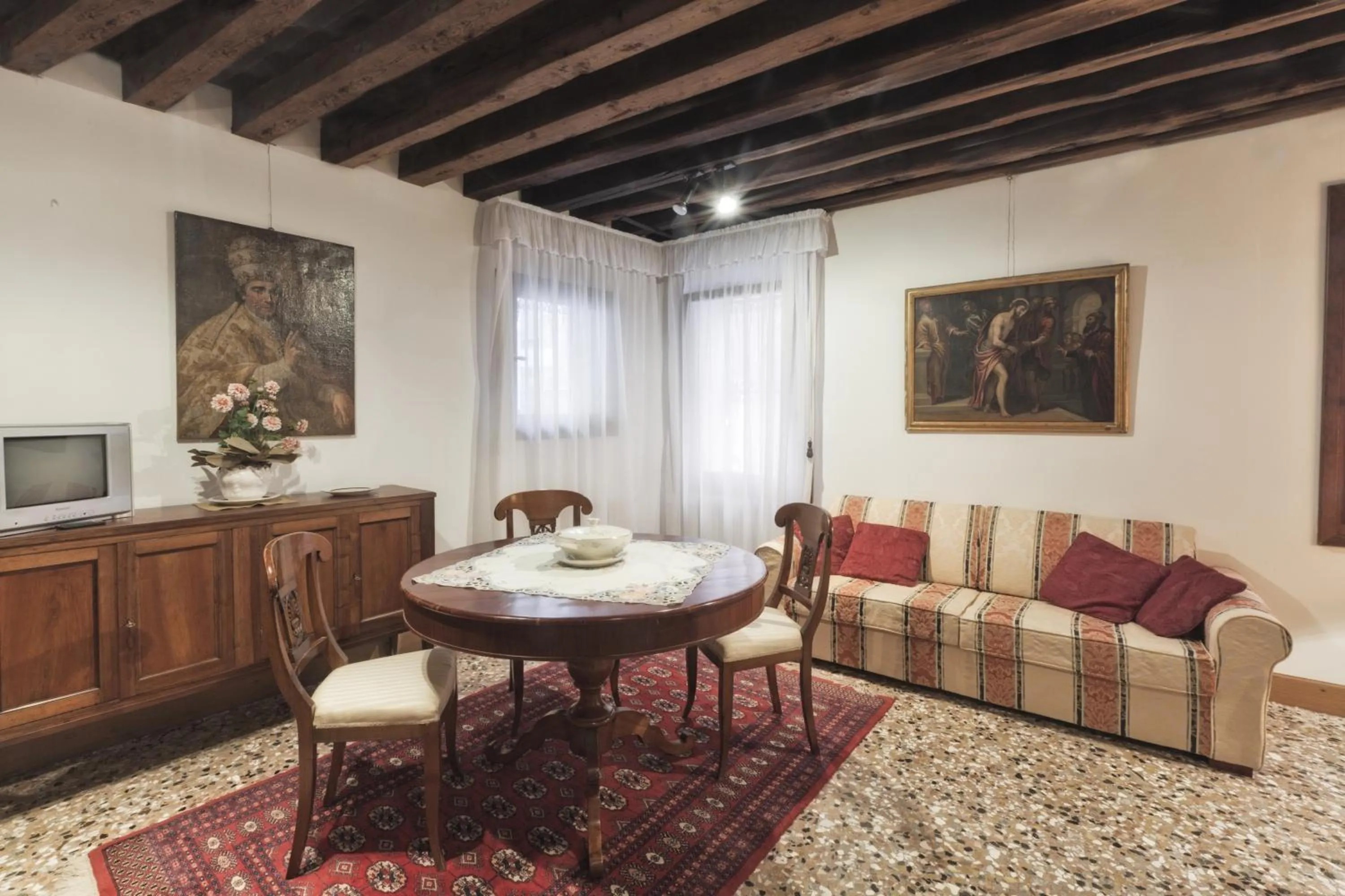Living room in Palazzetto San Lio, Rialto
