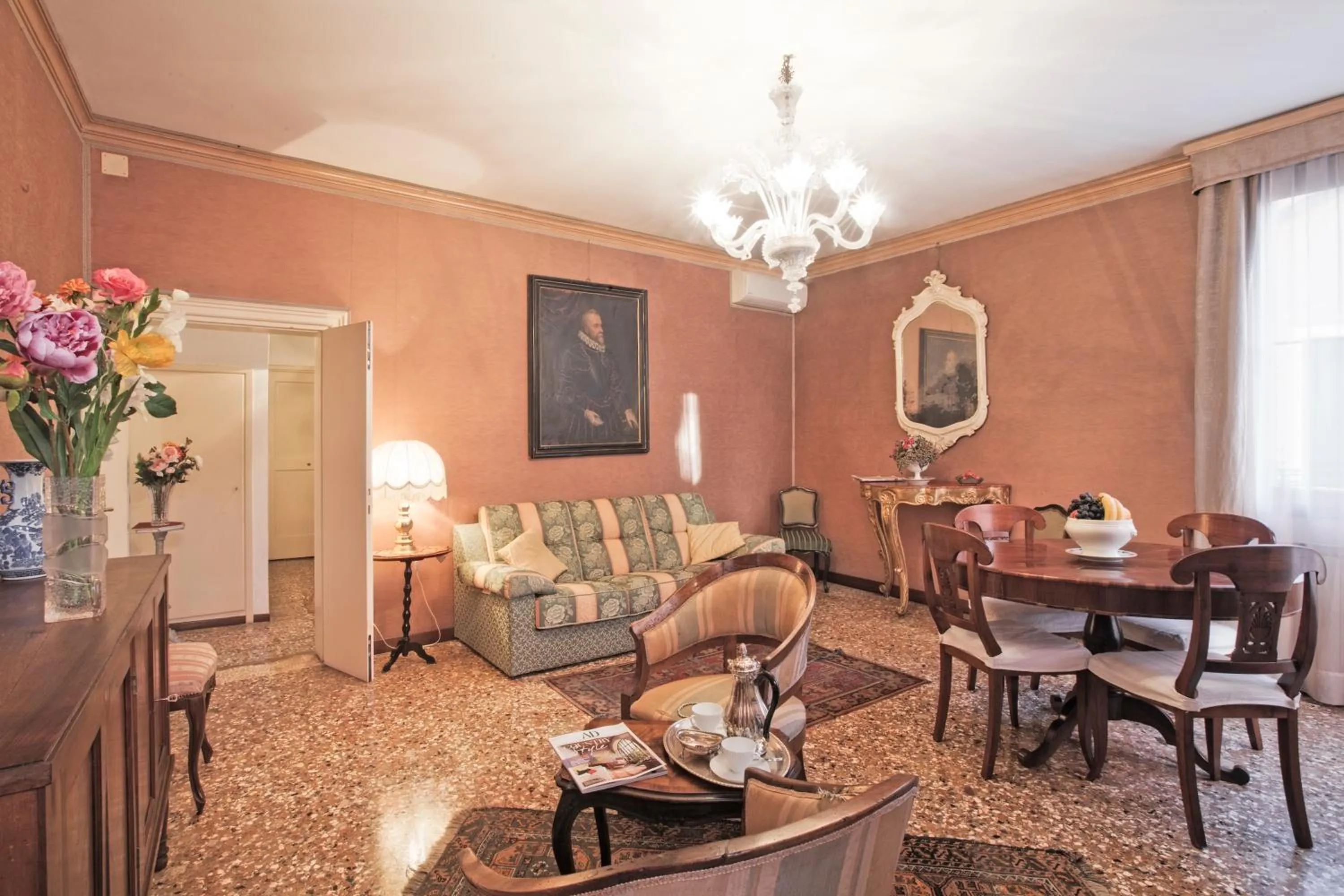 Living room in Palazzetto San Lio, Rialto
